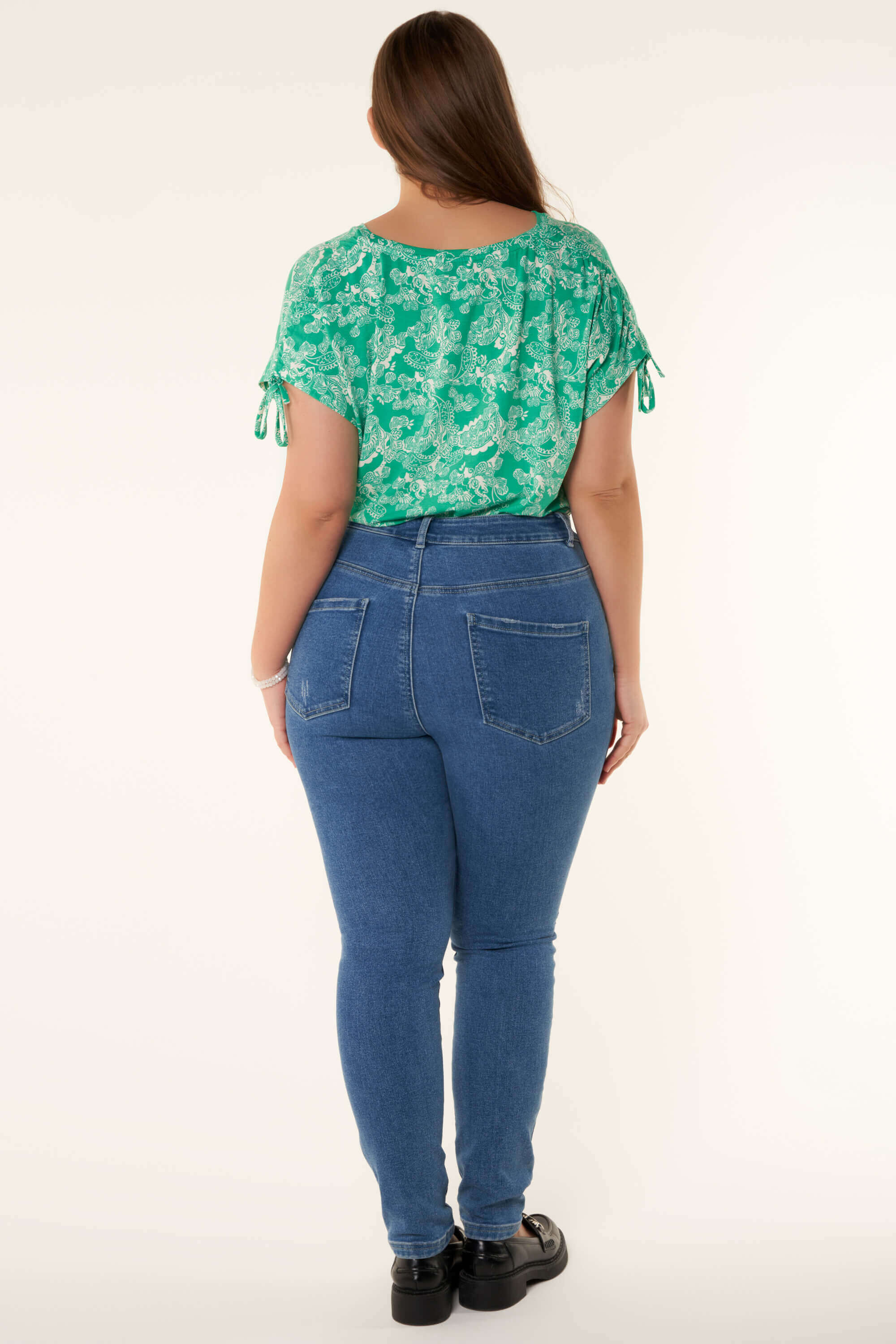 Jeans mit Destroyed-Detail image number 1