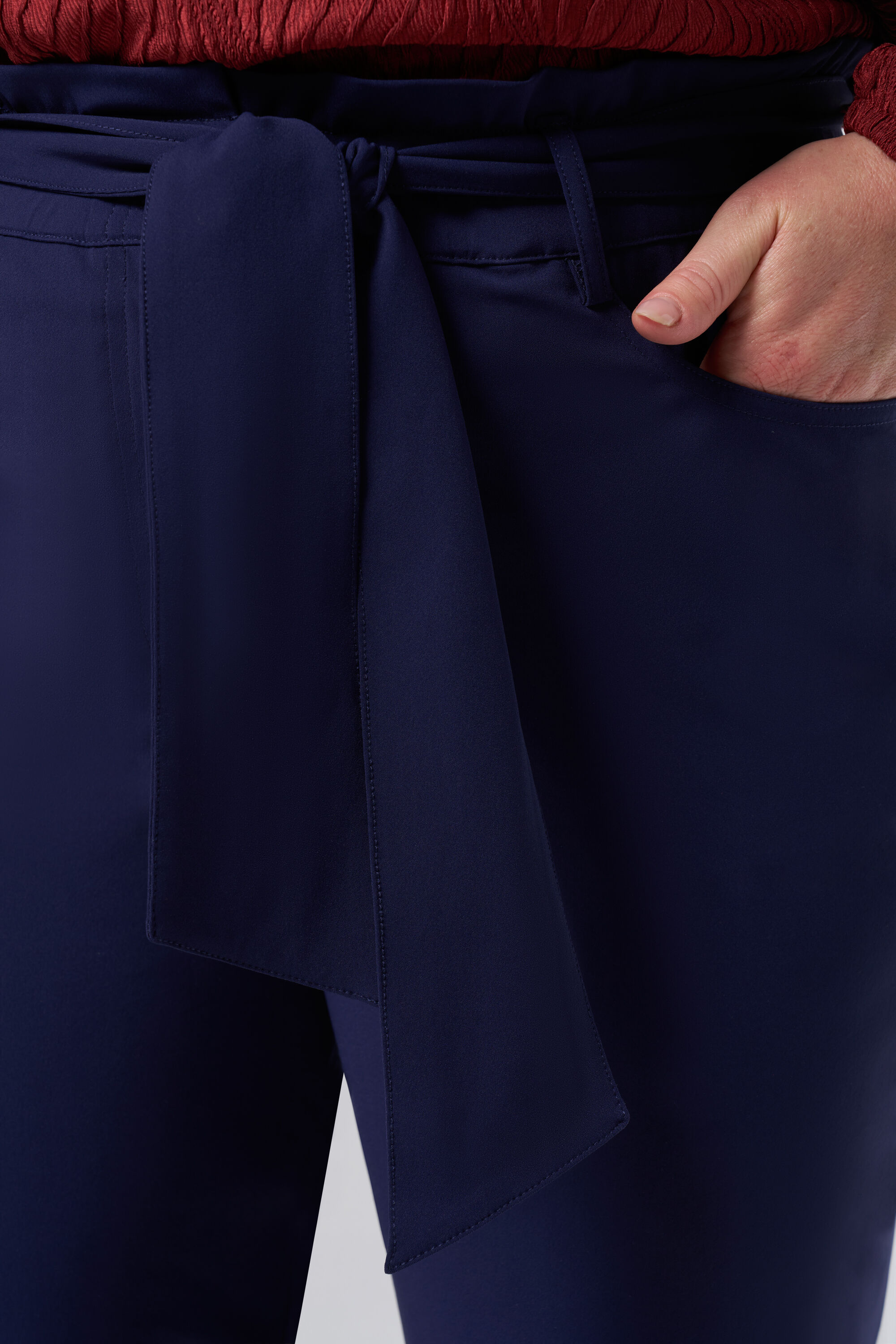 Paperbag-Hose mit Stretch image number 4