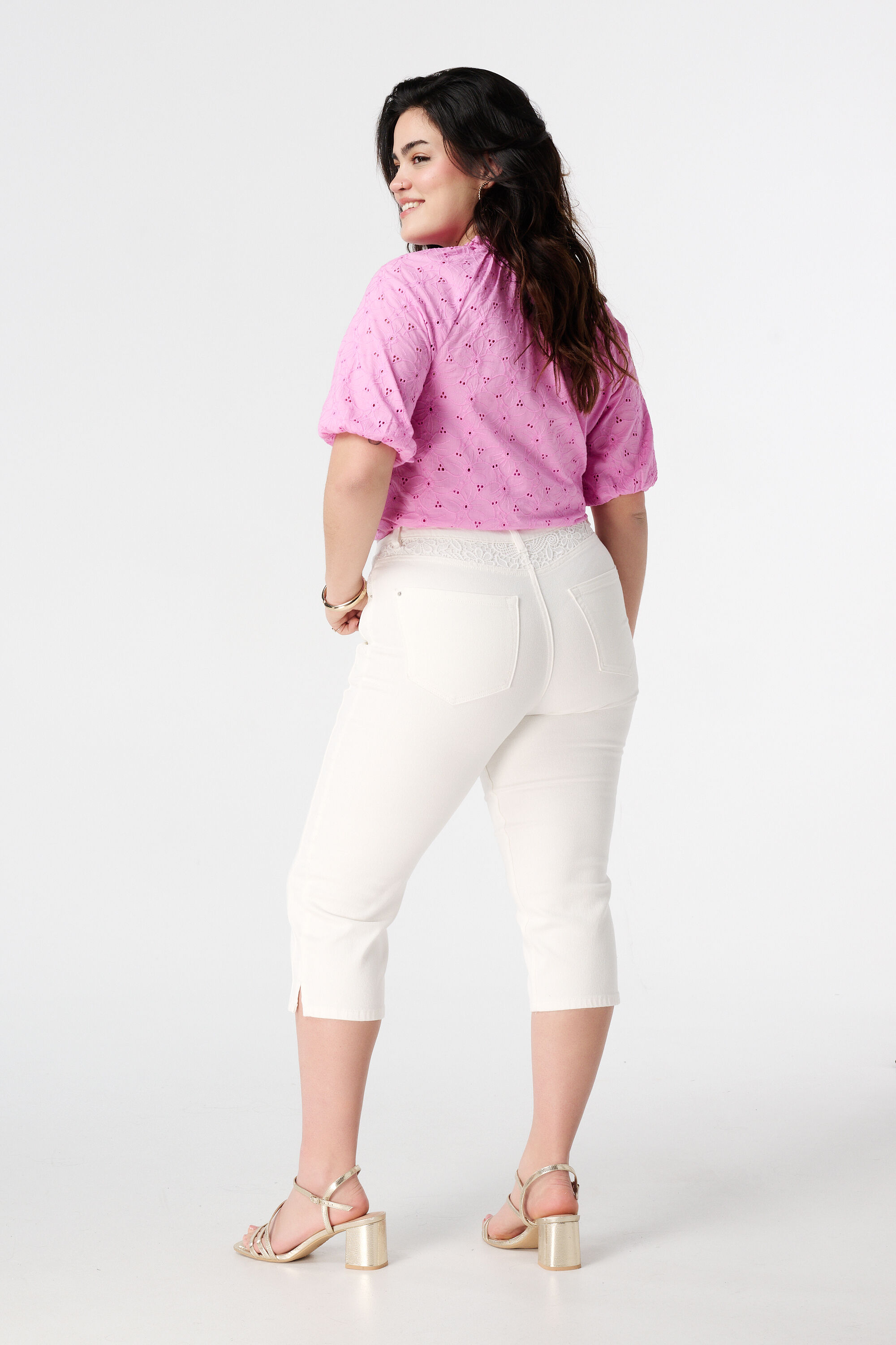 Jeans-Caprihose mit Spitzenelement  image number 3