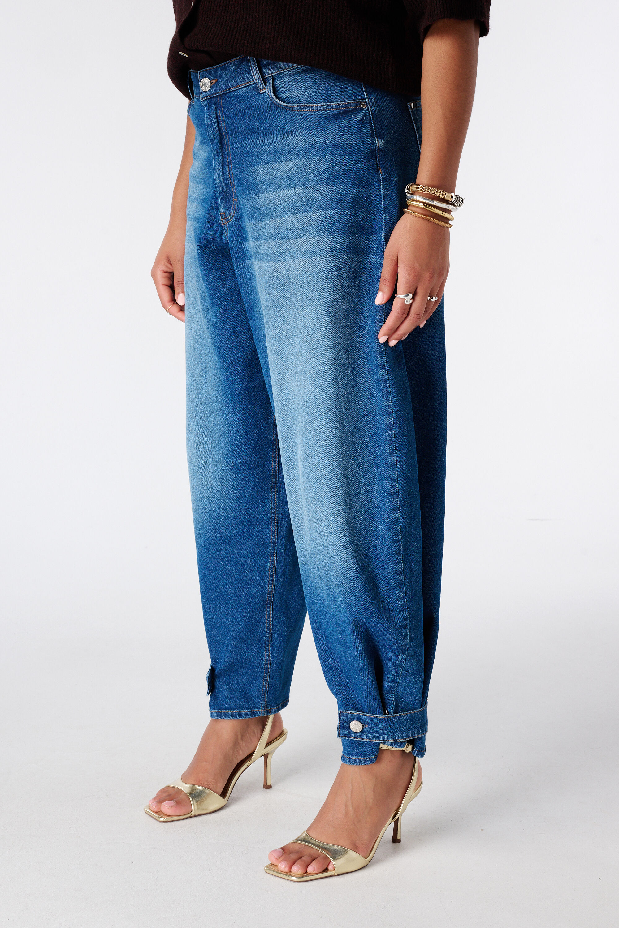 Barrel Jeans mit Schnallen image number 5