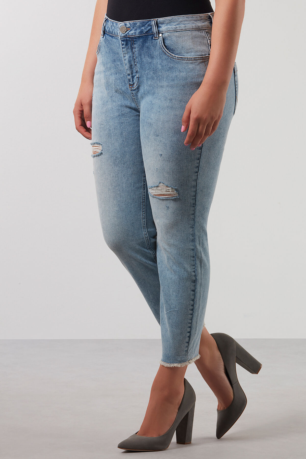 Jeans mit ausgefranstem Saum image number 0