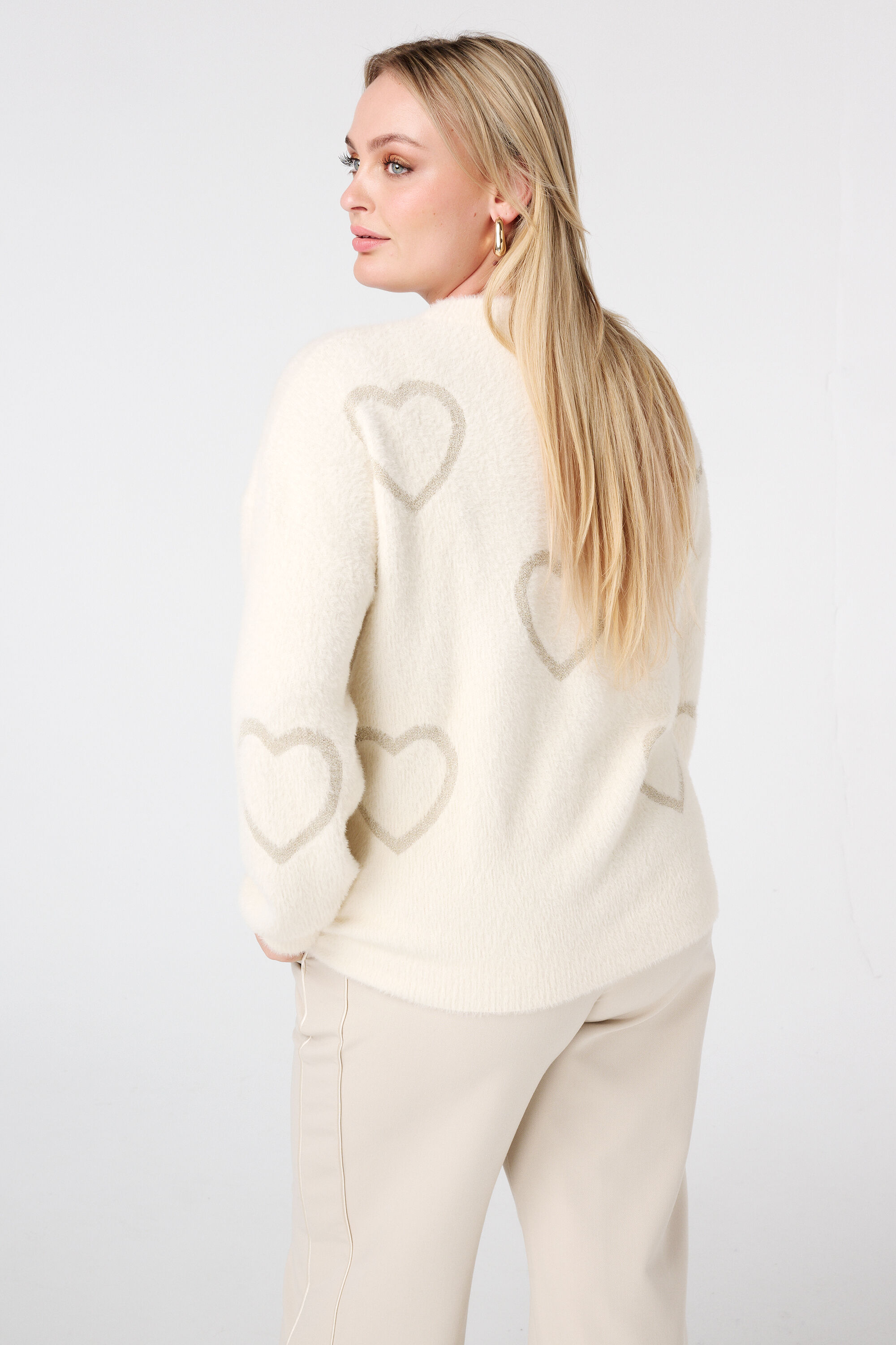 Weicher Pullover mit Herzchen image number 3