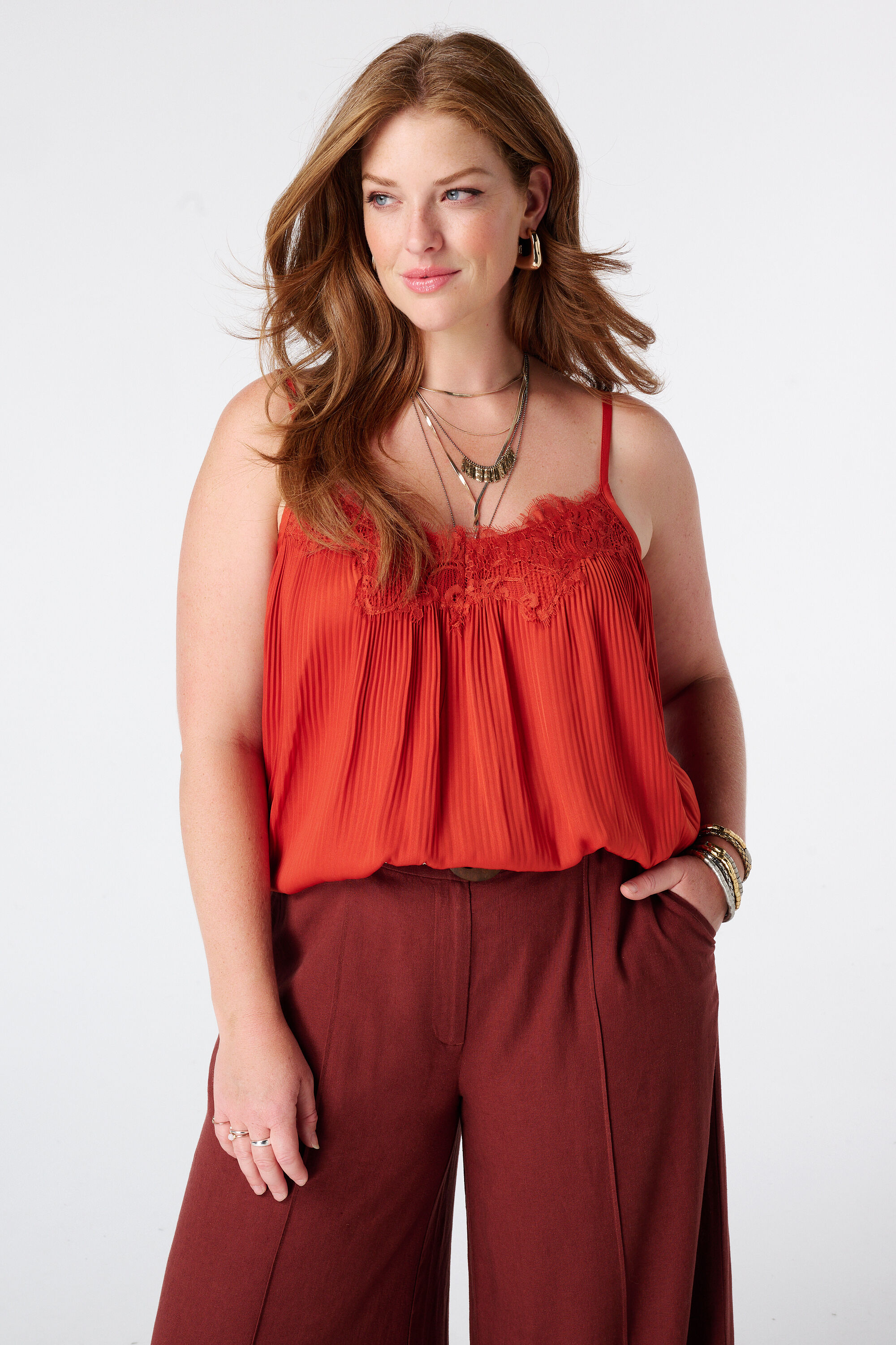 &Auml;rmellose Bluse mit Spitze