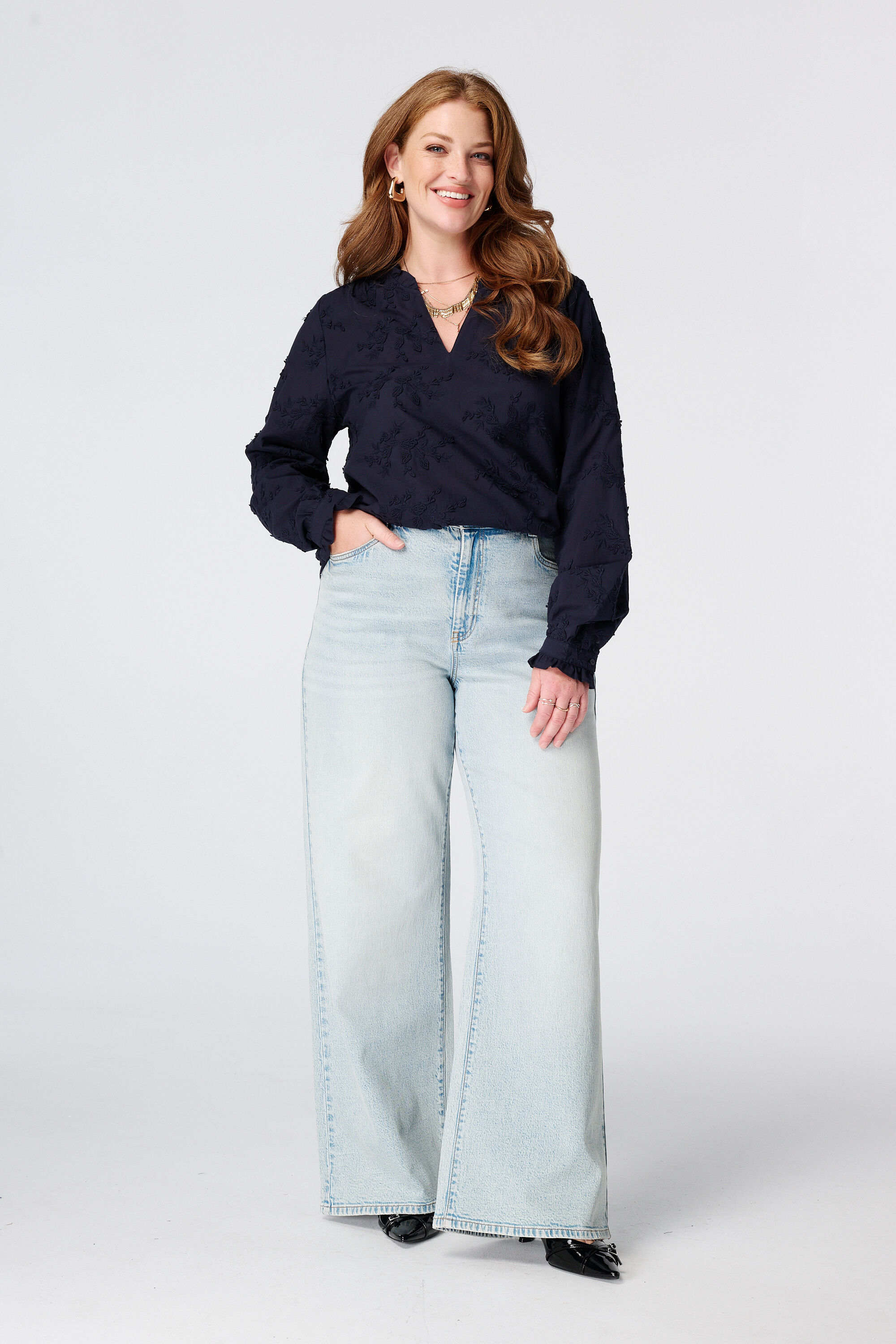 Bluse mit Stickerei image number 5