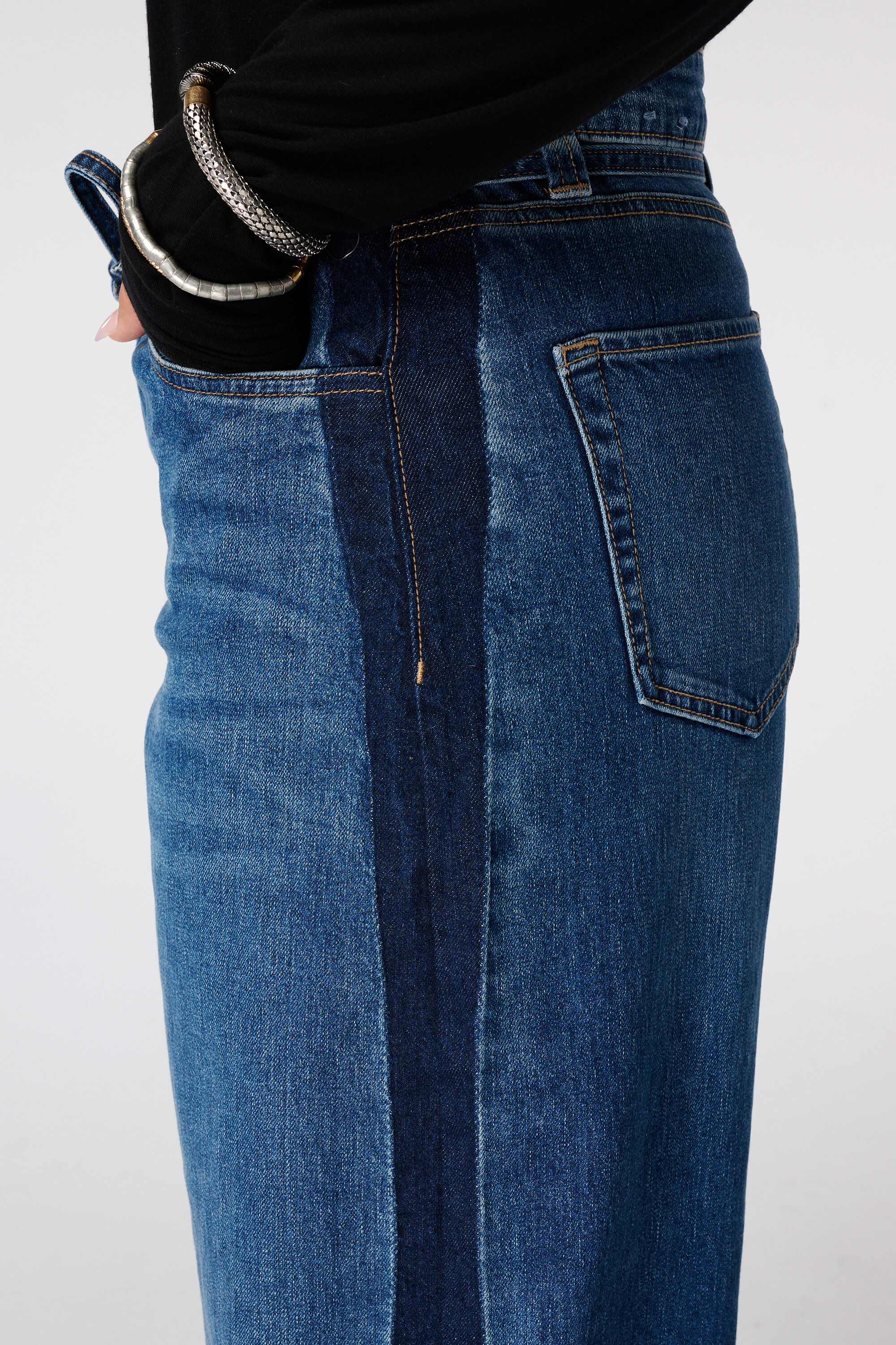 Barrel Jeans image number 4