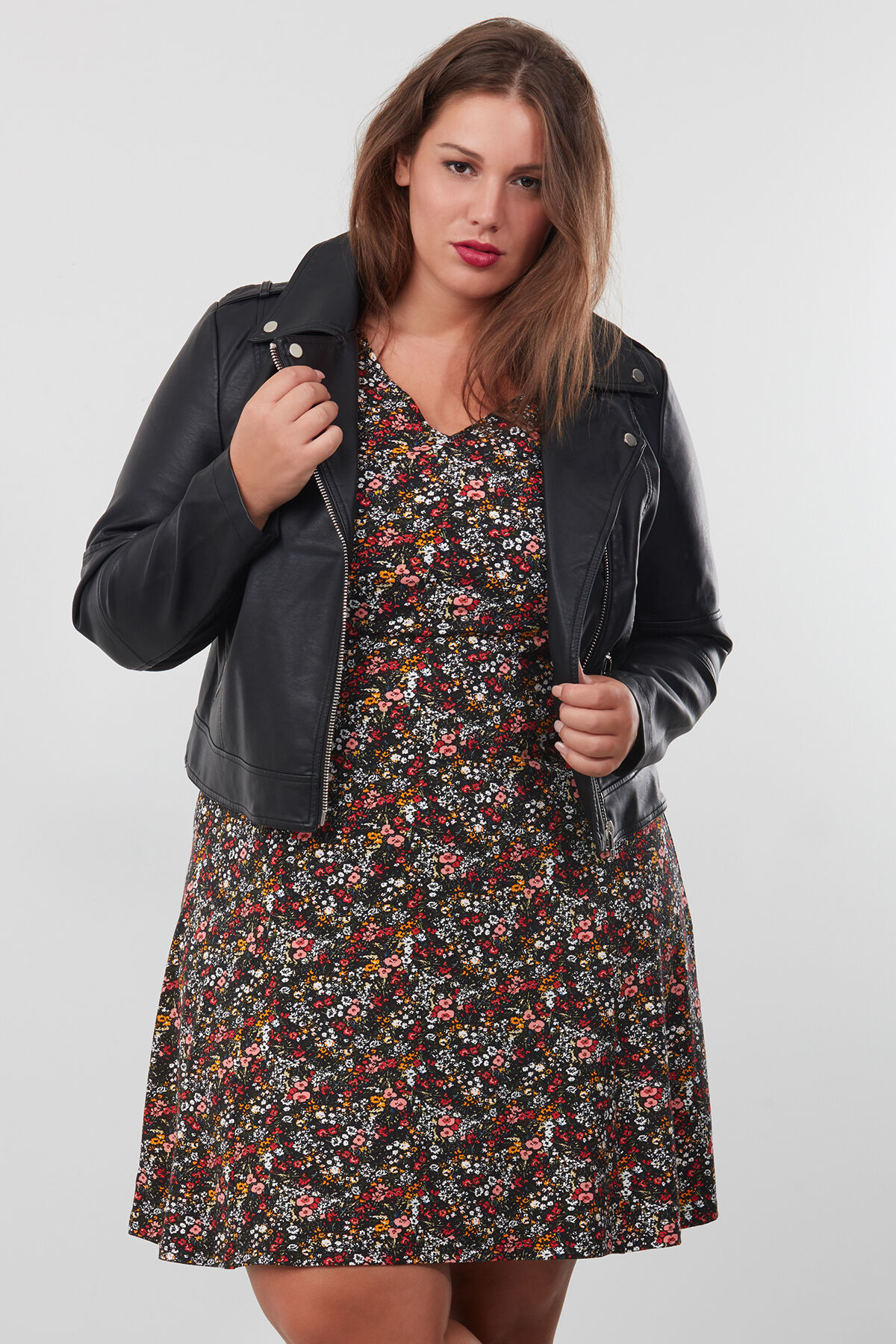 Kurze Jacke mit Stickerei image number 3