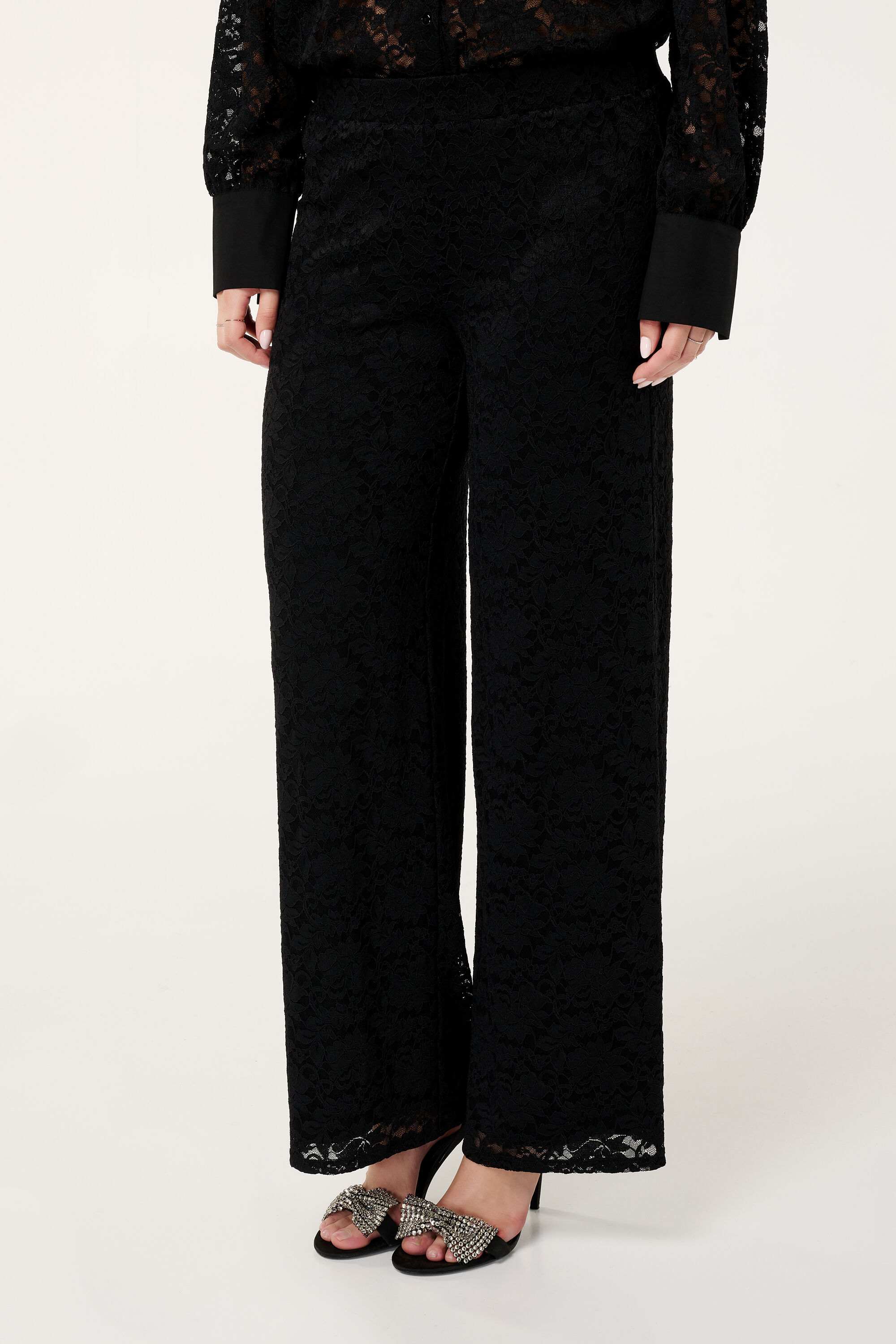 Spitzenhose mit weitem Bein  image number 5