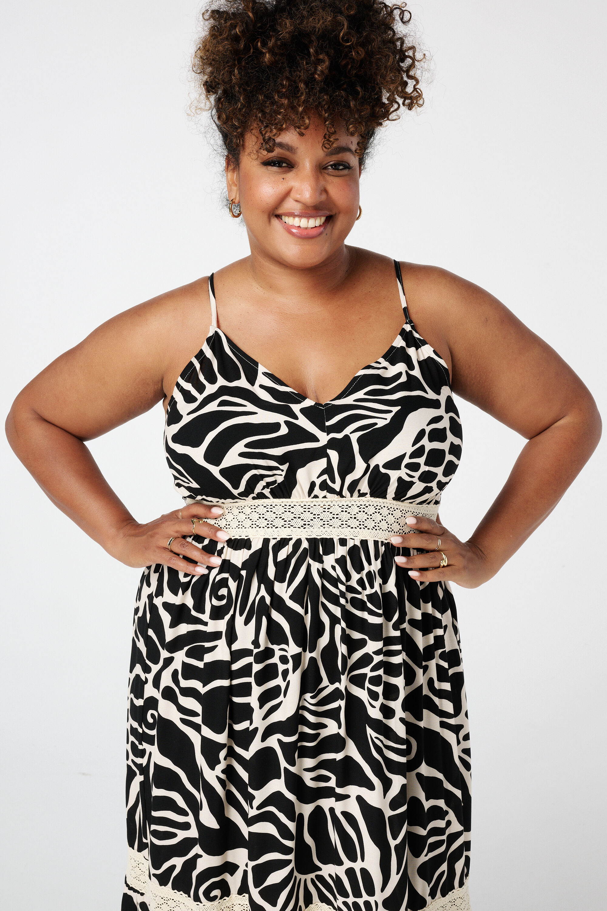 Maxikleid mit Print und Spitzenverzierungen image number 4