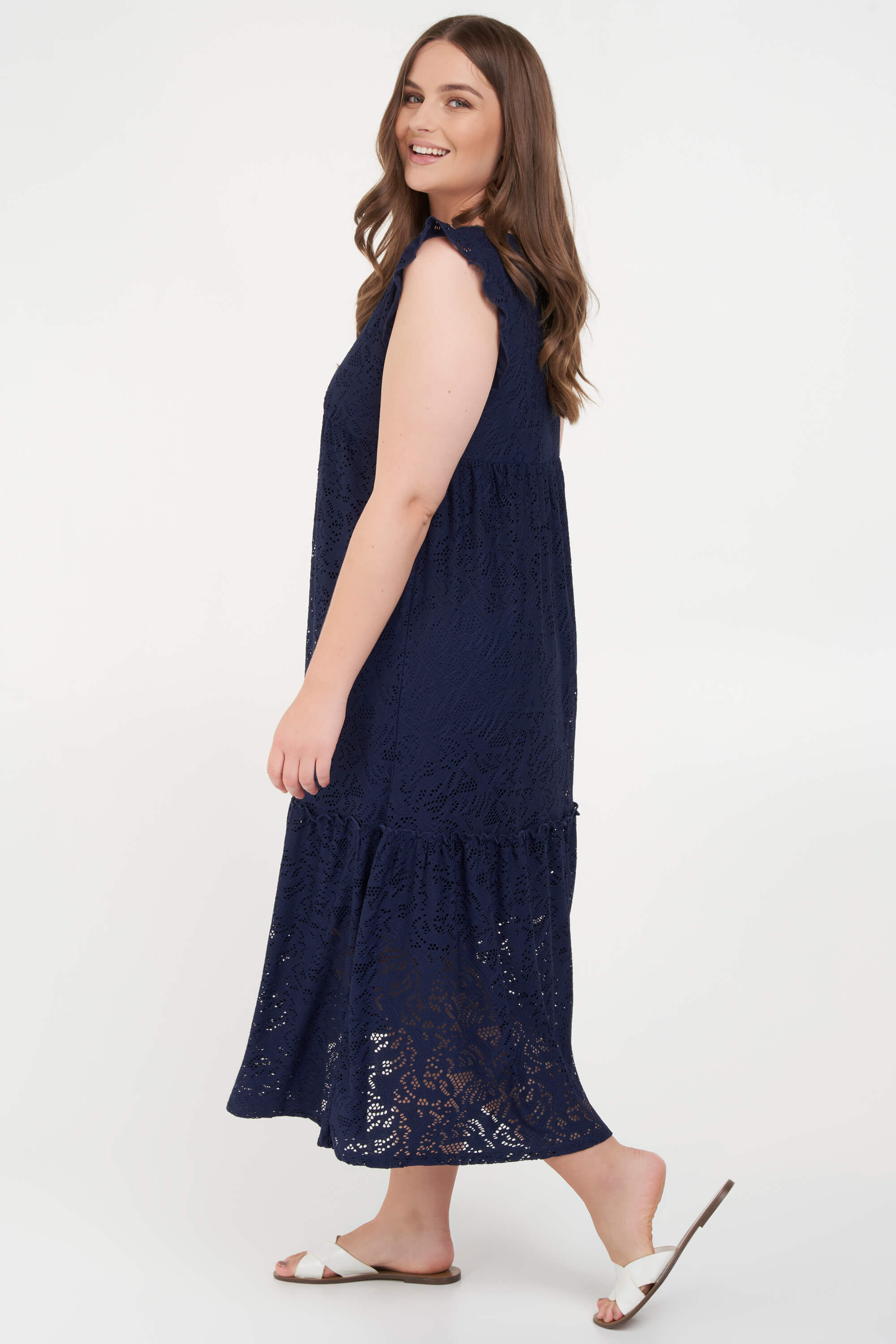 Kleid mit Lochstickerei  image number 5