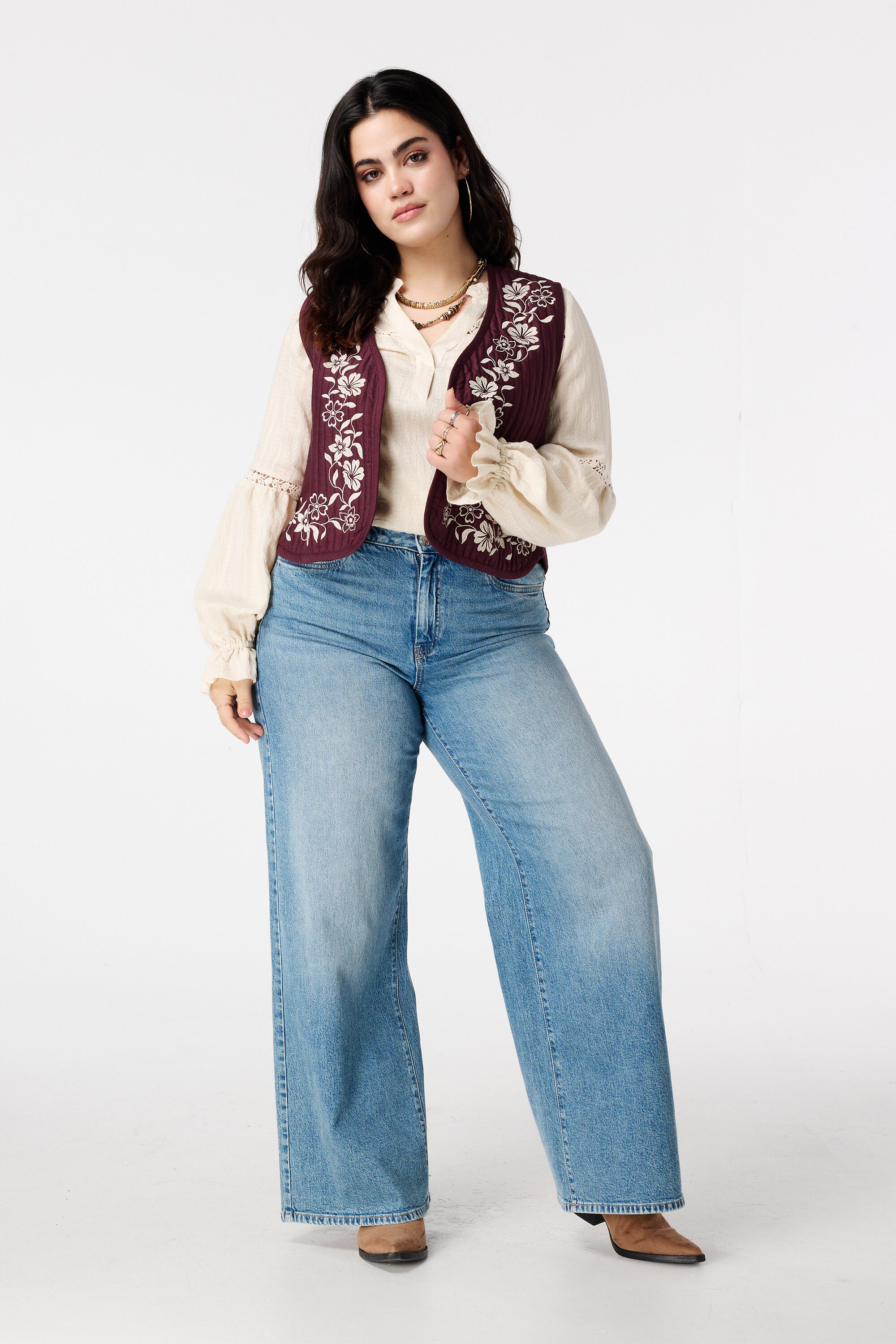 Strickjacke mit Stickerei image number 5