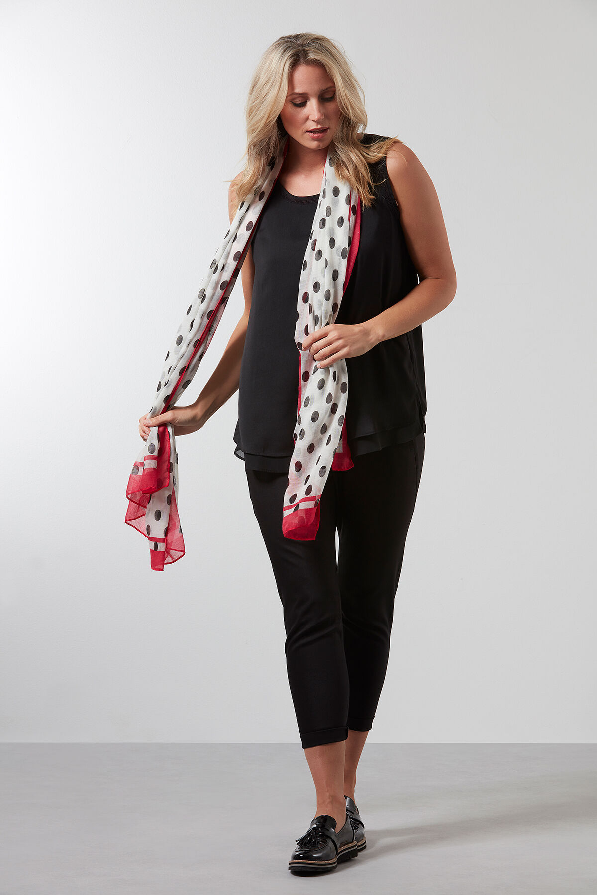 Schal mit Punktmuster image number 2