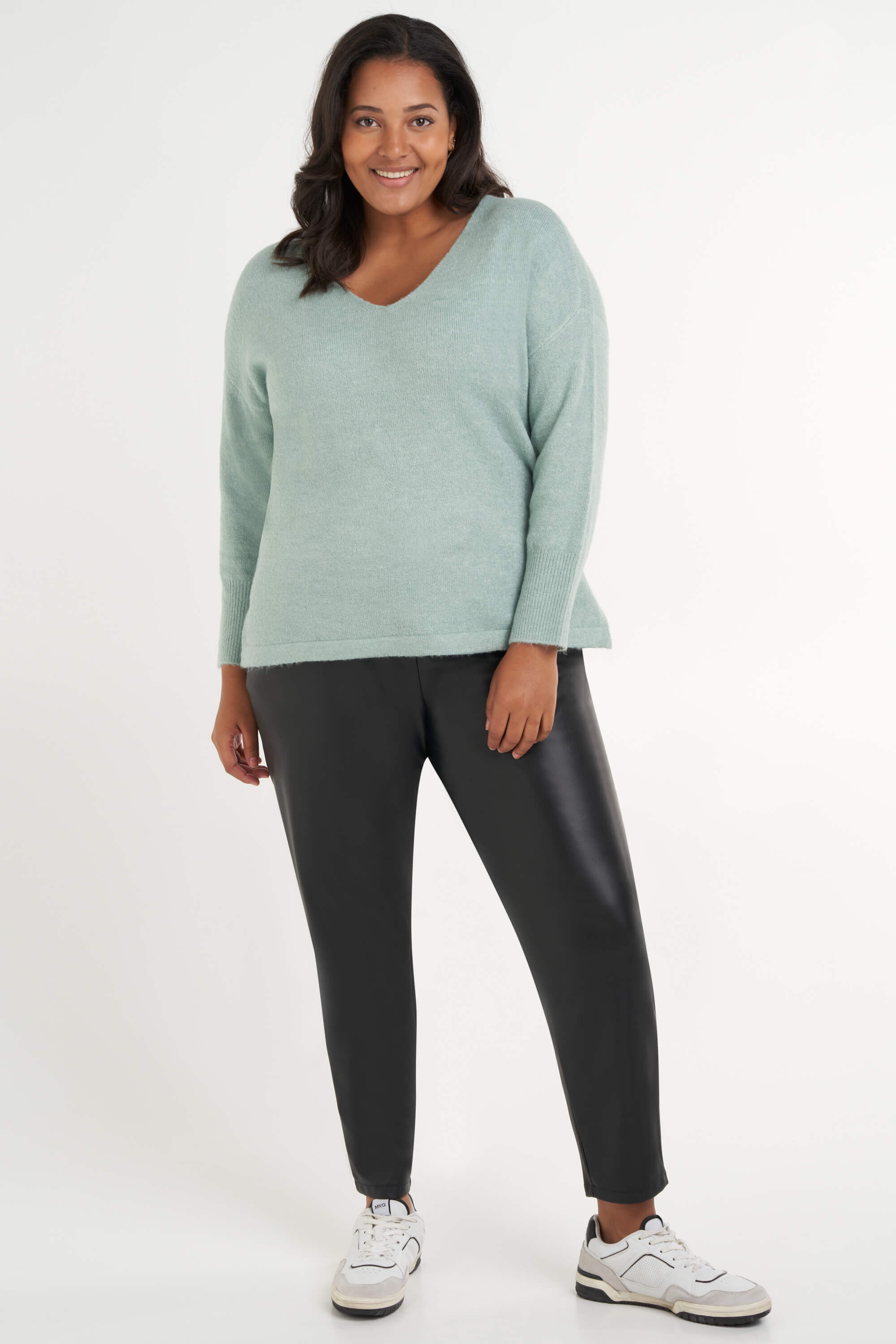 Sweatshirt mit V-Ausschnitt  image number 5