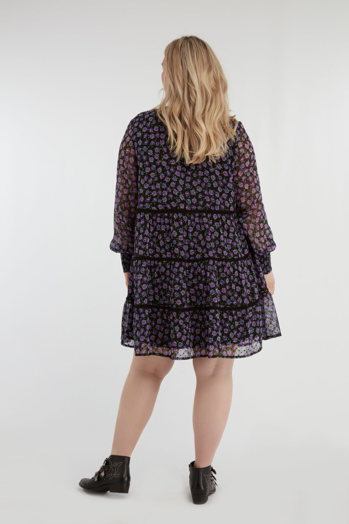 Kleid mit Blumen-Print und Smok-Details image number 5