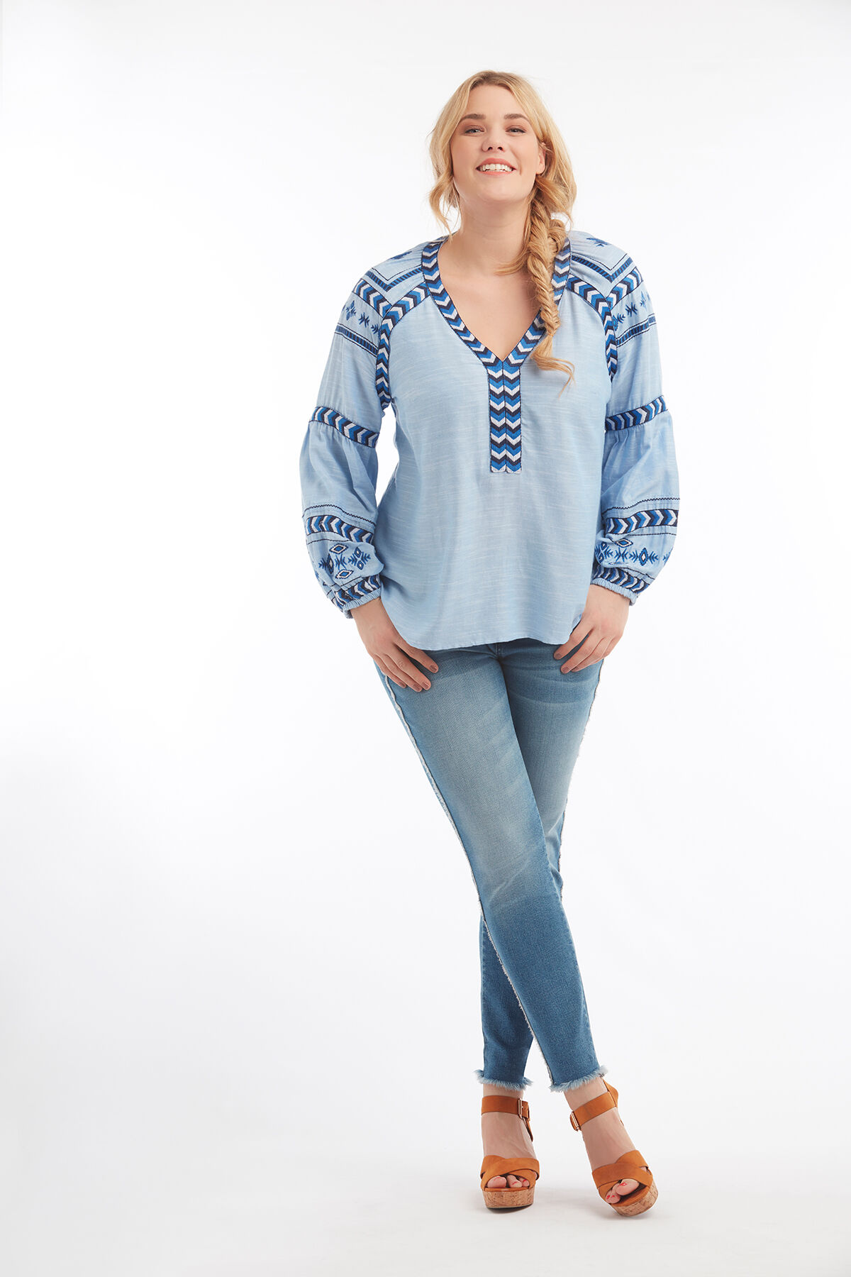 Bluse mit besticktem Print image number 5