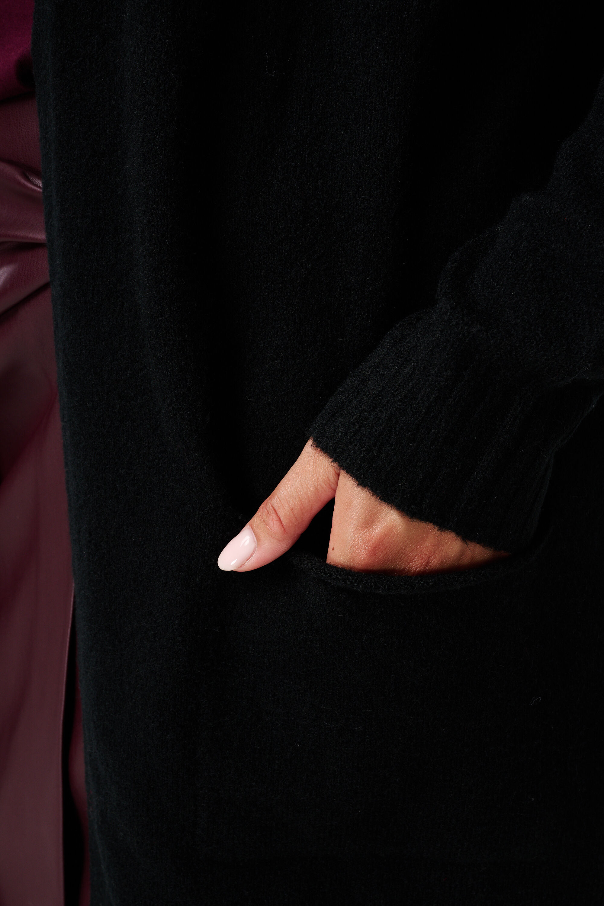 Mittellange Strickjacke mit Eingrifftaschen image number 6