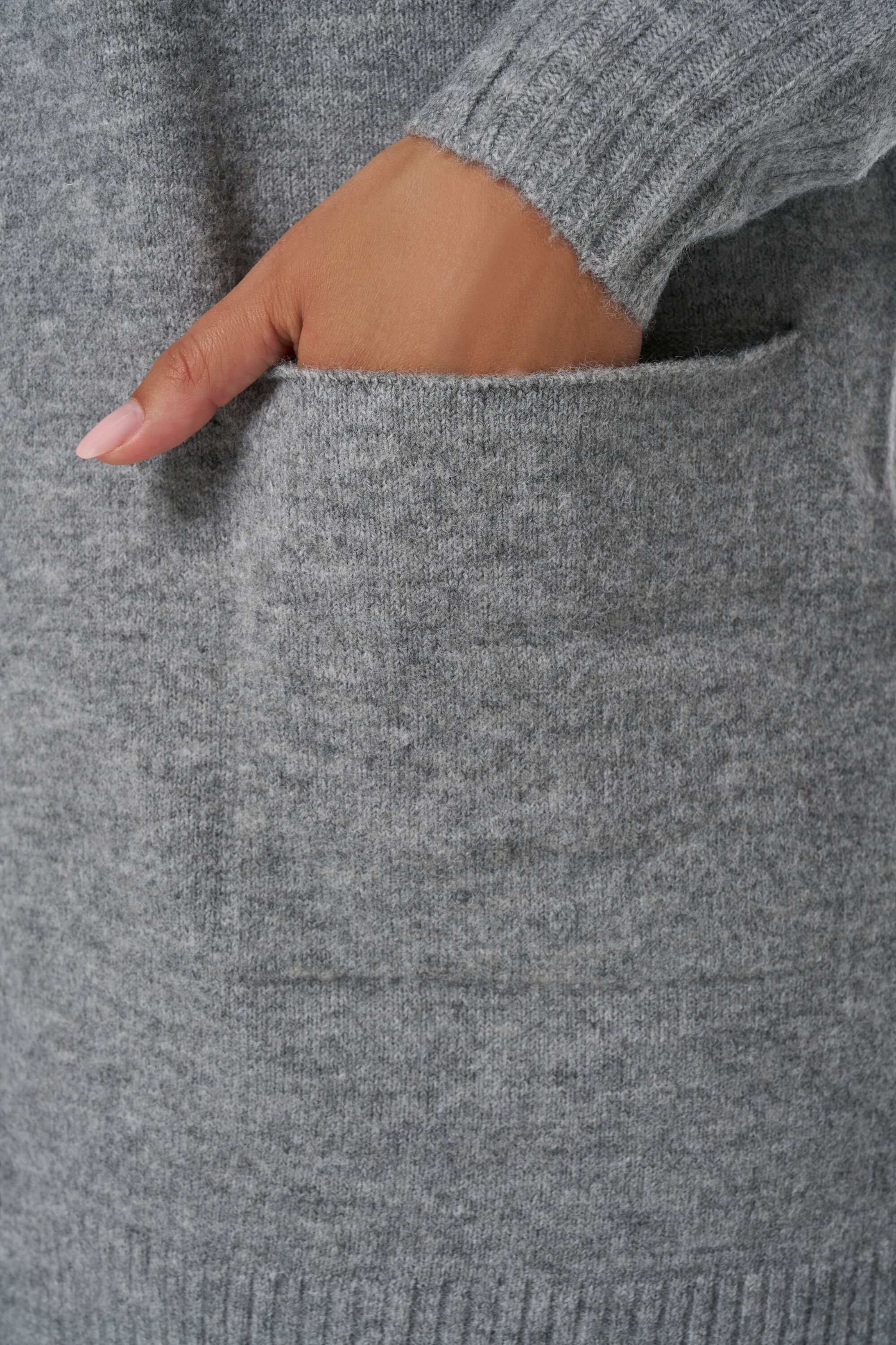 Strickjacke mit Taschen image number 4