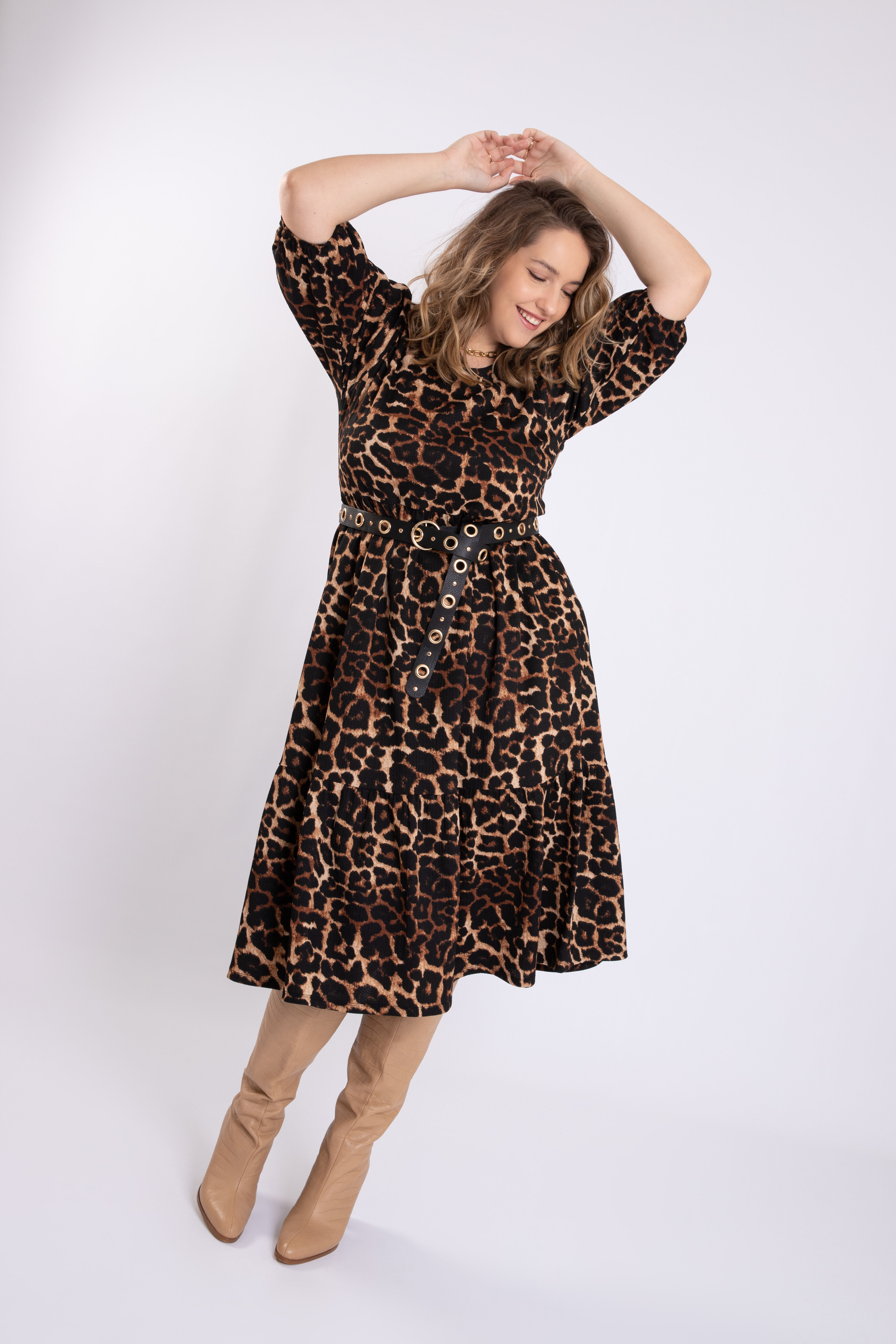 Langes weites Kleid mit Print  image number 6