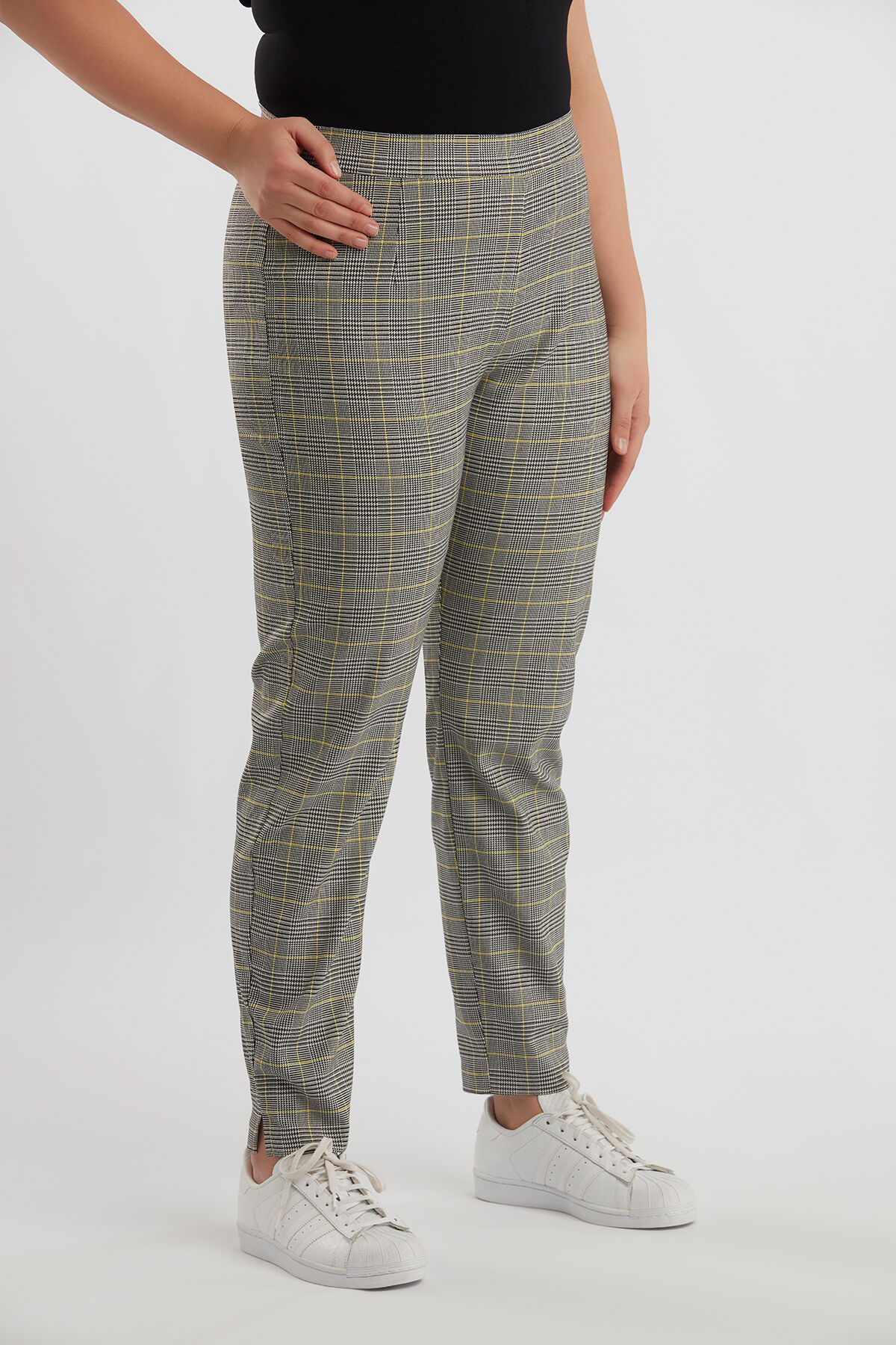 Karierte Hose mit Rei&szlig;verschluss image number 4