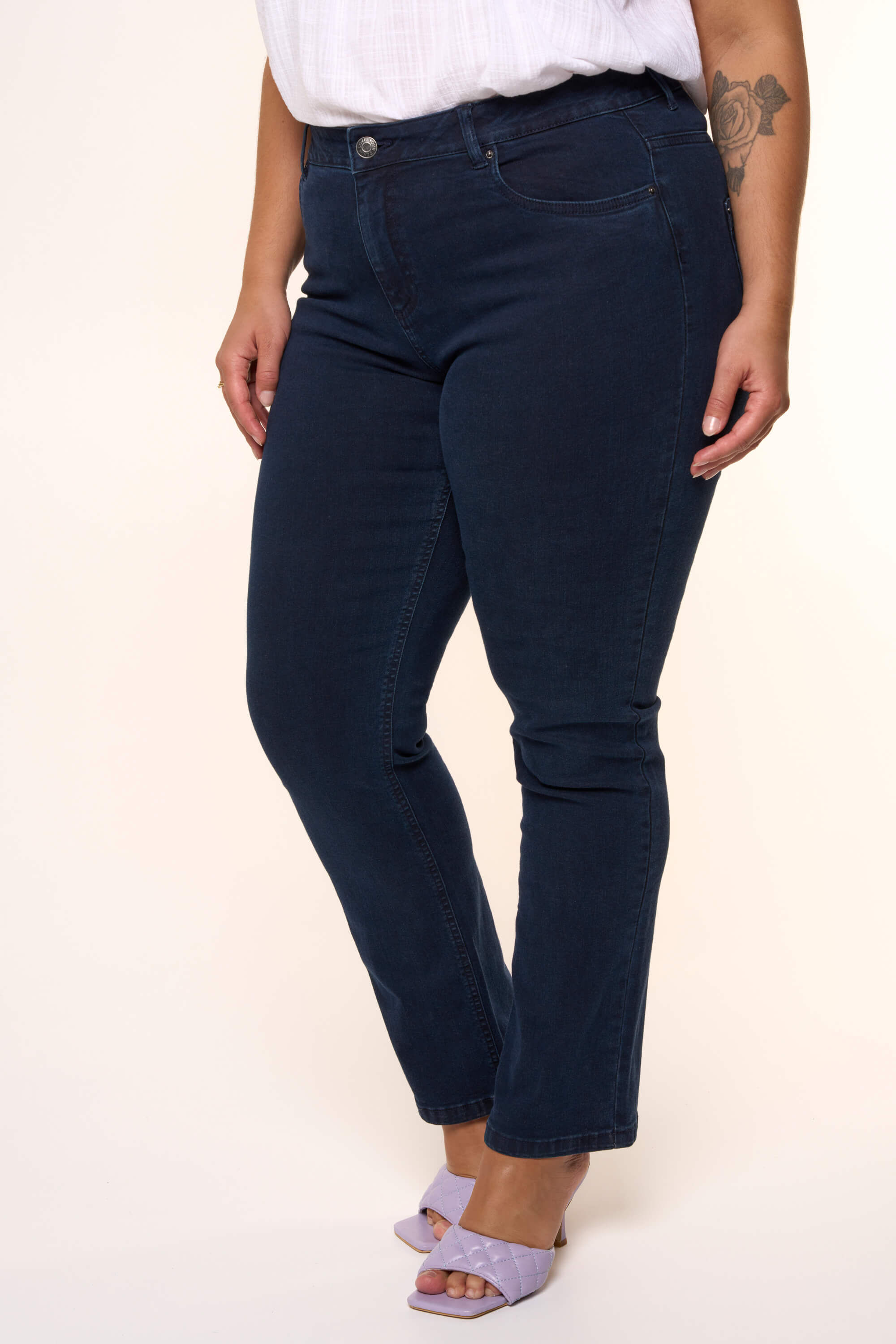 Straight-Leg Jeans LILY image number 5