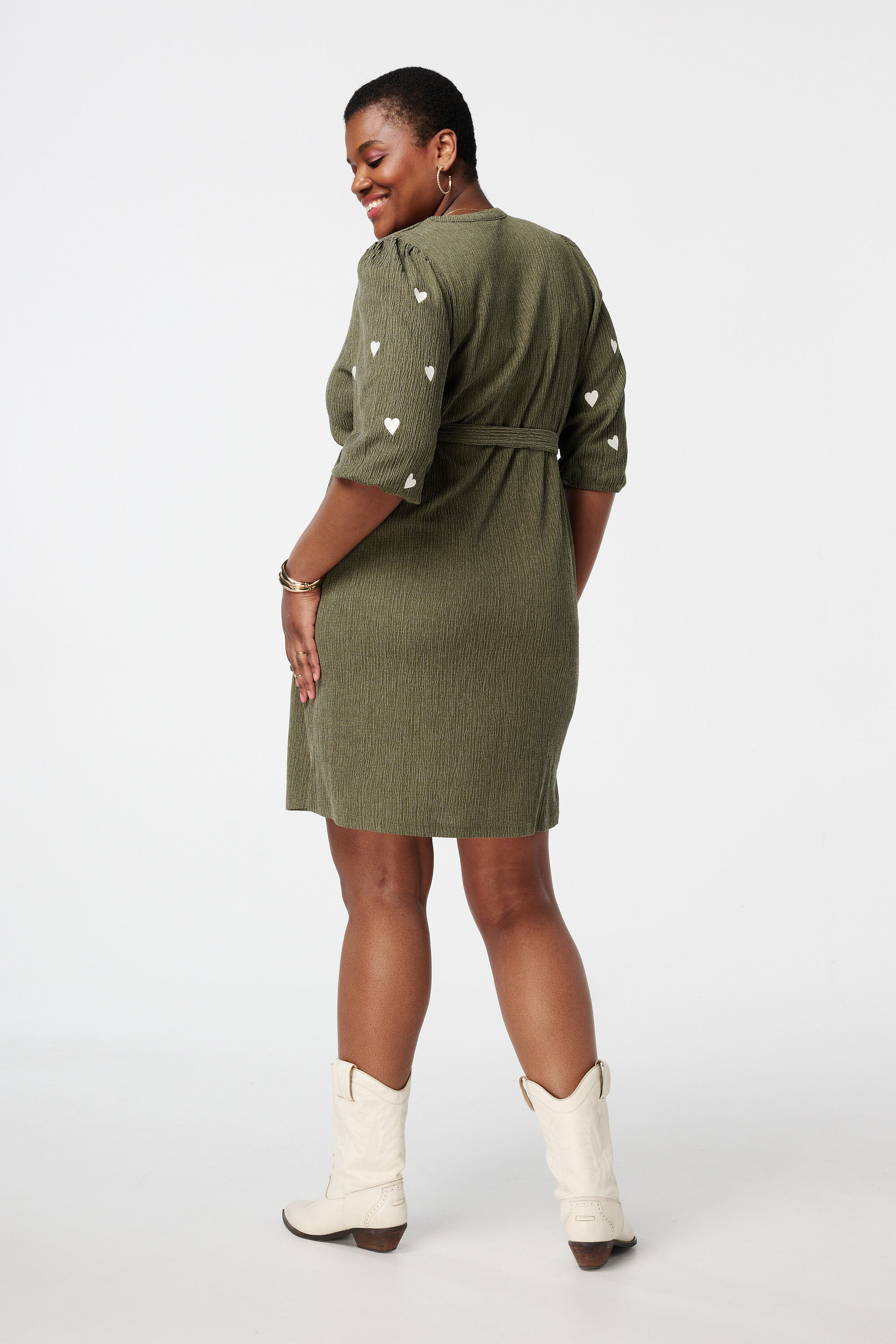 Kleid mit aufgestickten Herzen image number 3