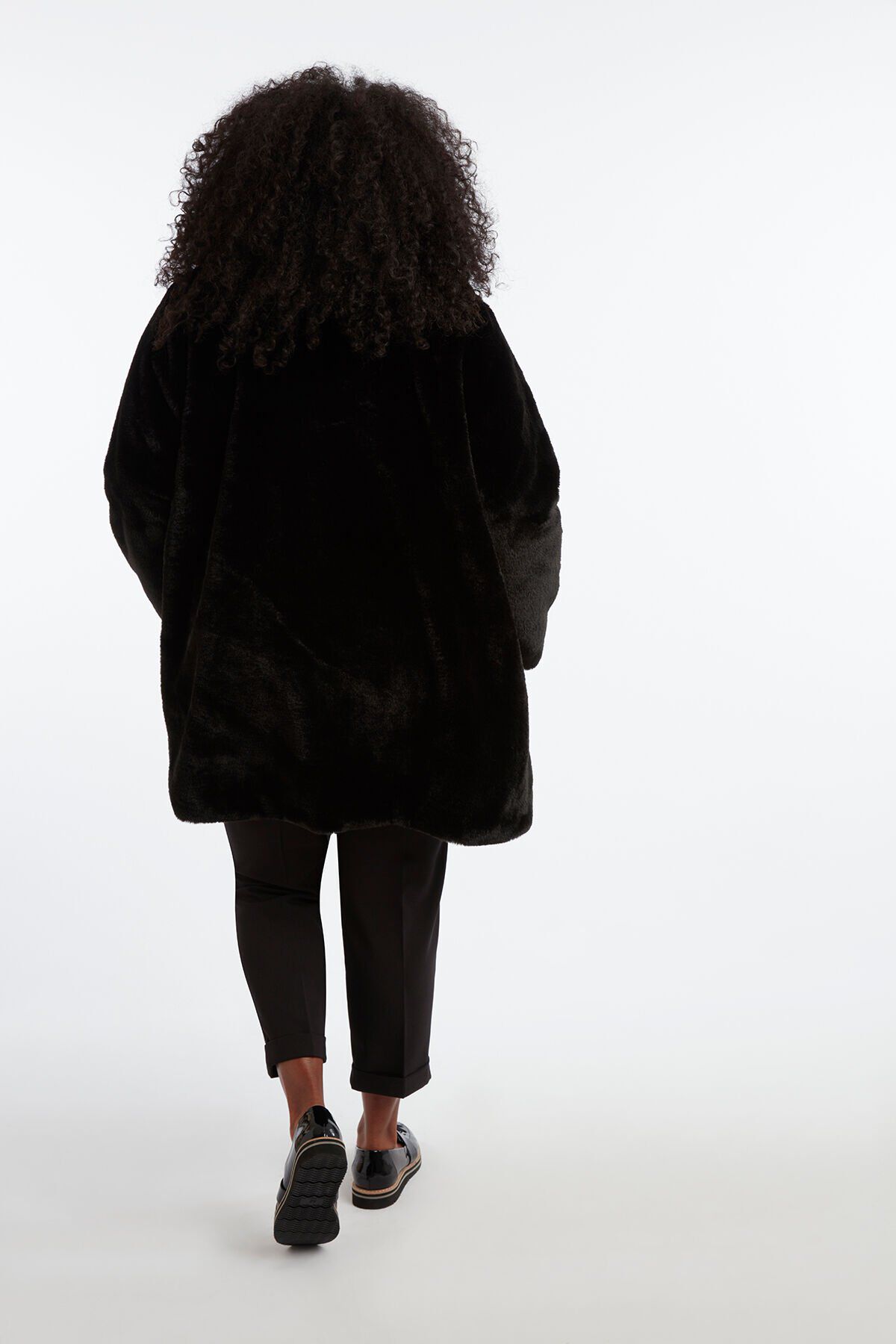 Mantel aus Kunstpelz image number 6