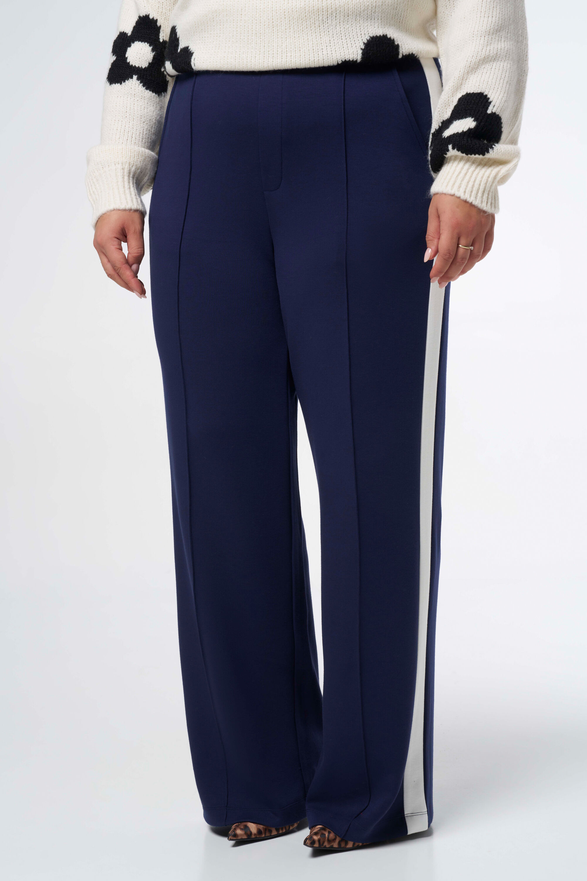 Sportliche Hosen image number 5