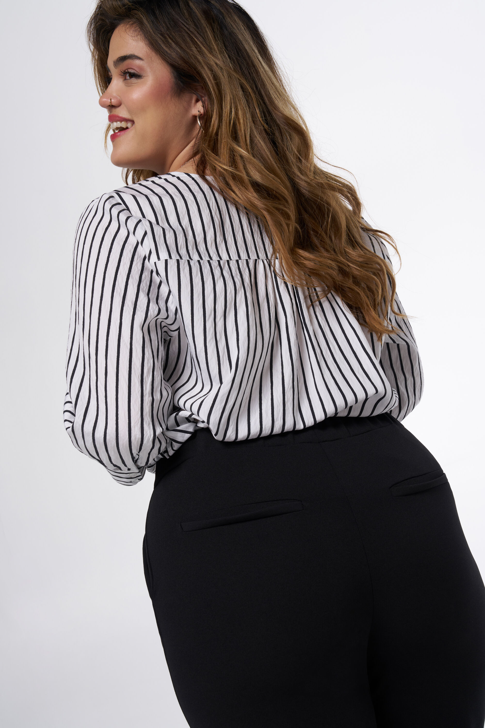 Hose mit Stretch und weiten Beinen  image number 2