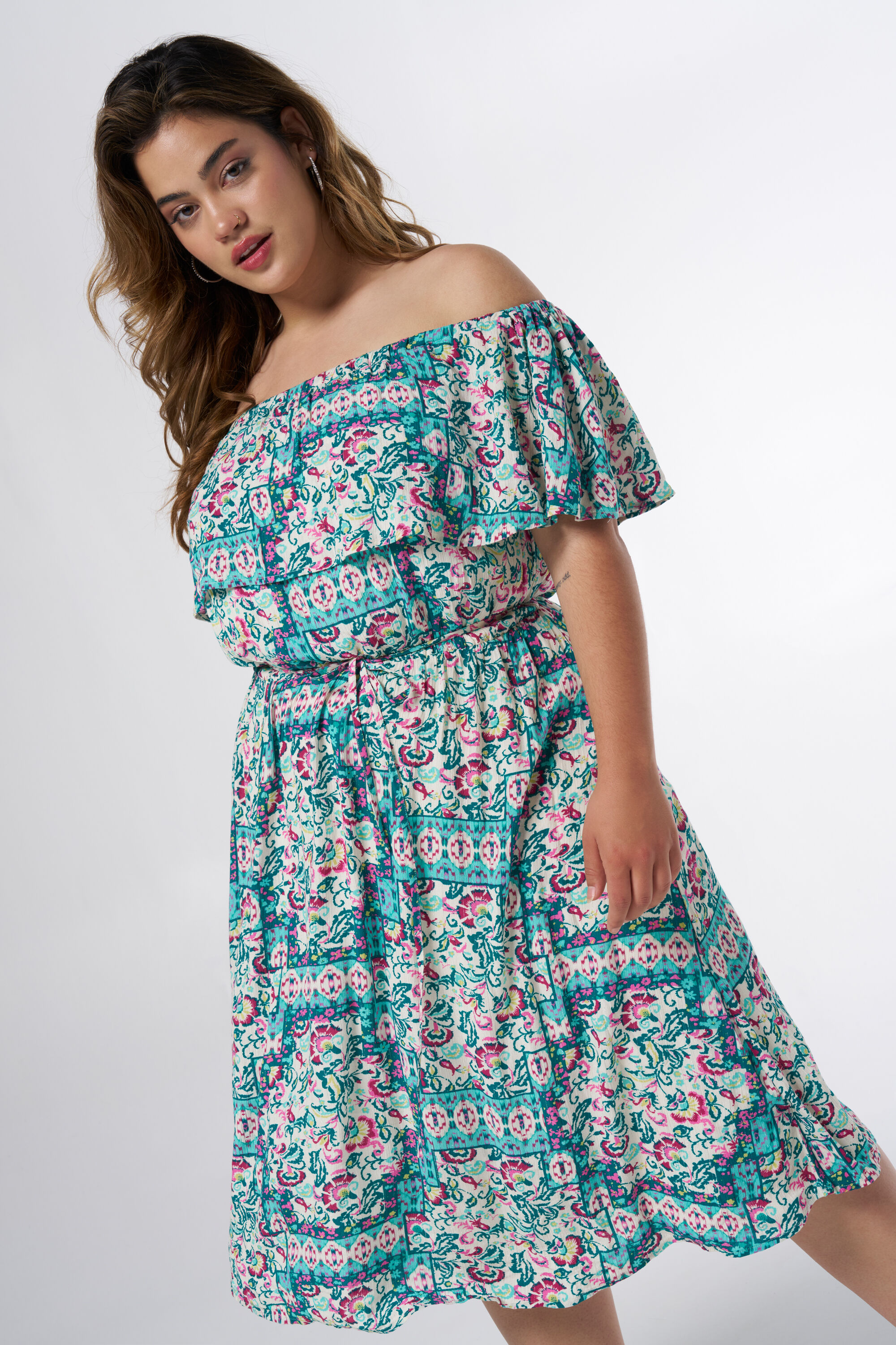 Schulterfreies Kleid mit Schleifendetail image number 5