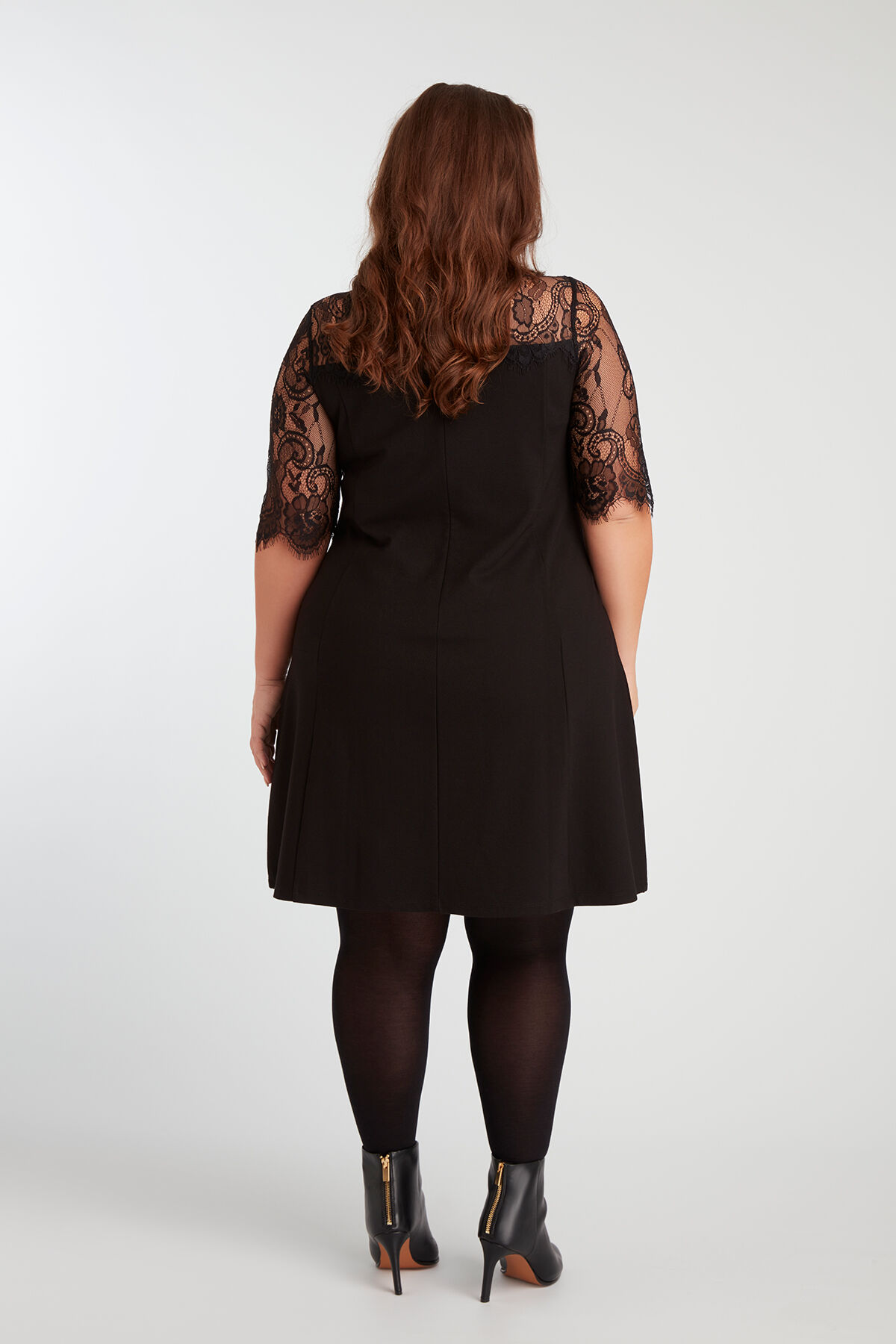 Kleid mit Spitze image number 5