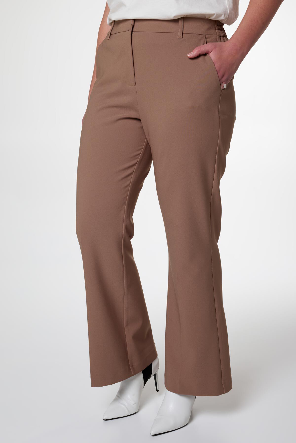 Hose mit ausgestelltem Bein image number 5