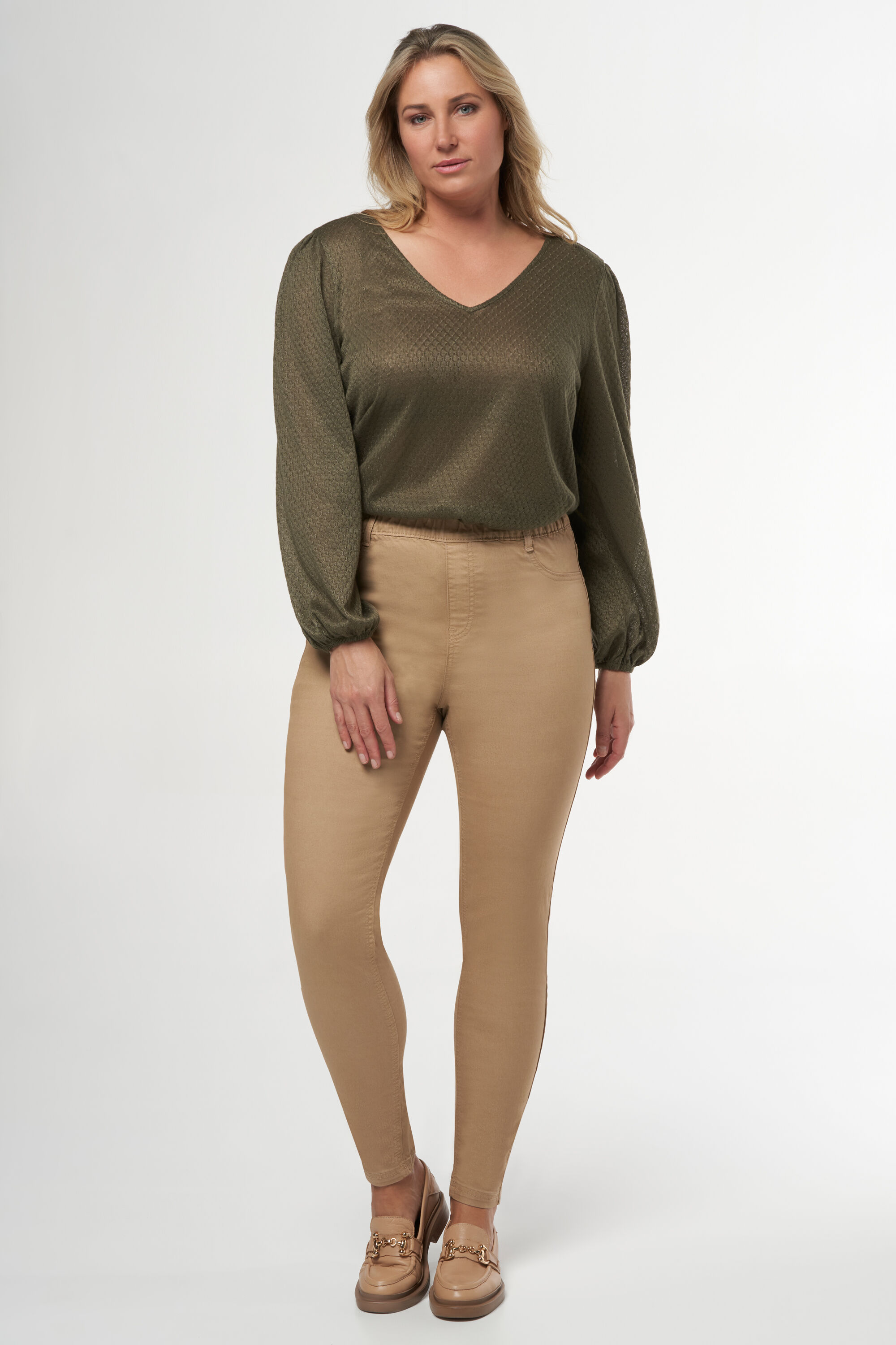 Skinny-Leg-Trekking image number 0