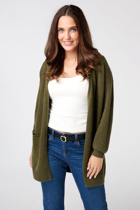 Halblange Strickjacke mit Seitentaschen Halblange Strickjacke mit Seitentaschen