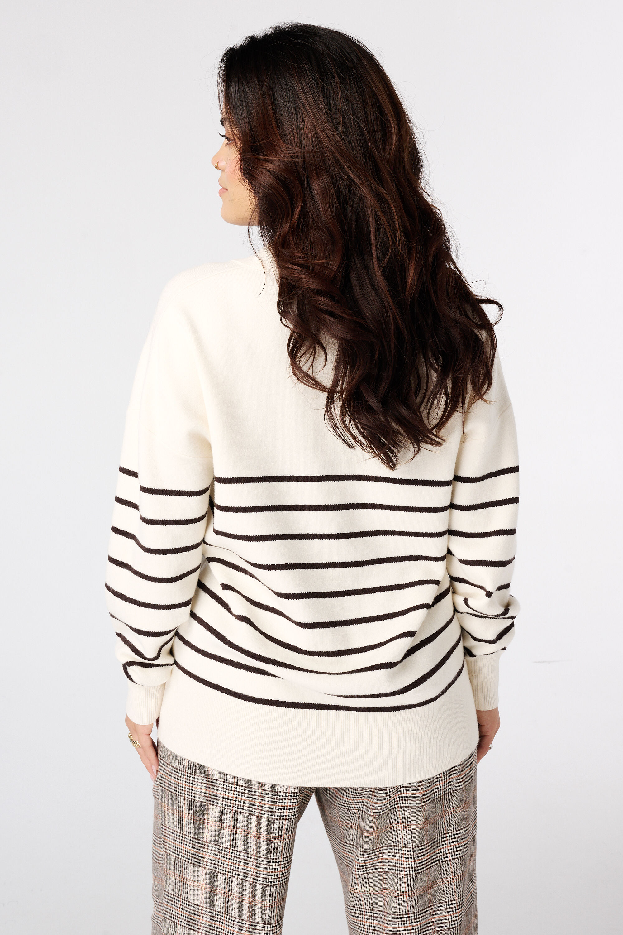 Gestreifter Pullover mit V Ausschnitt image number 3