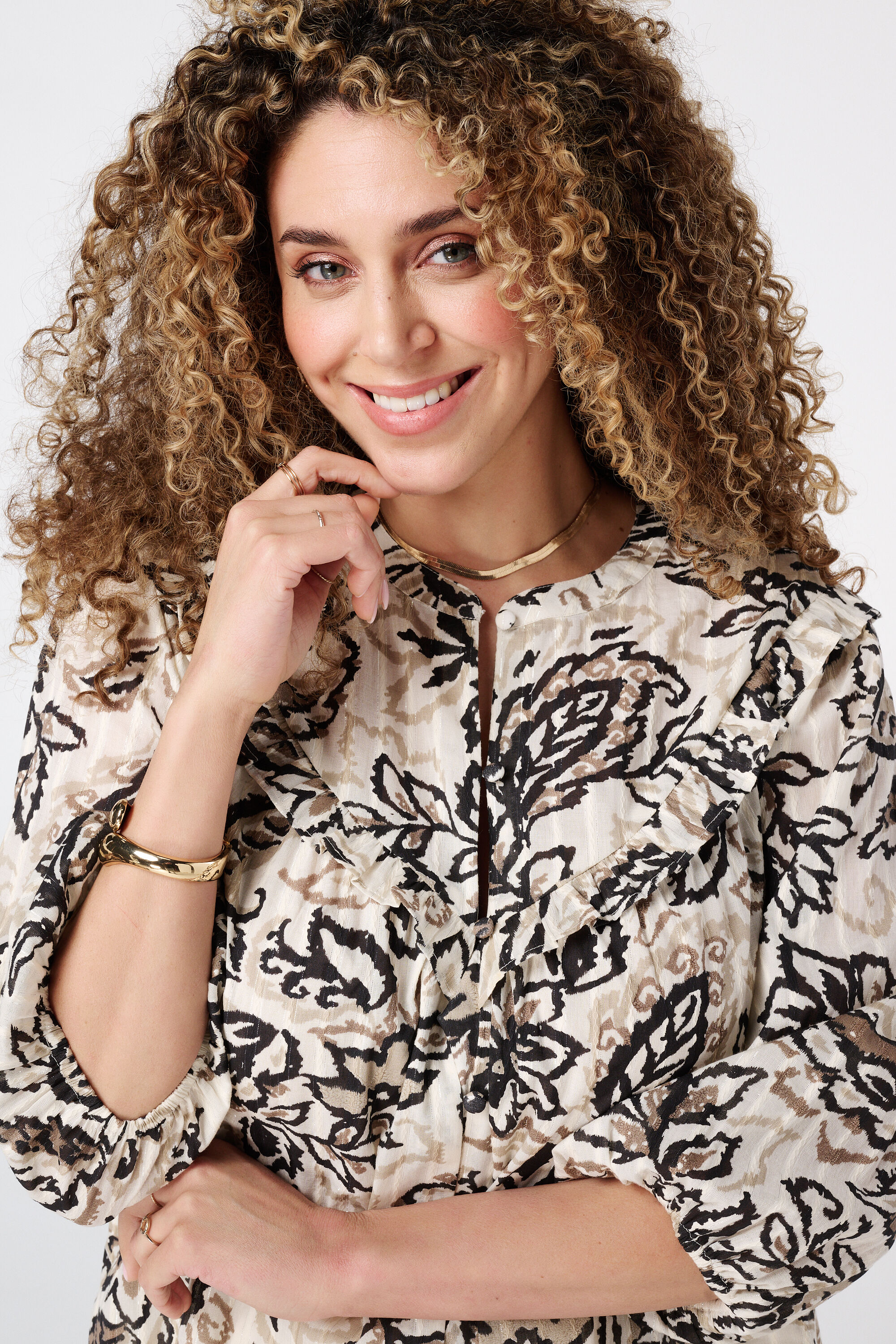 Top mit metallischen Verzierungen und Print image number 4