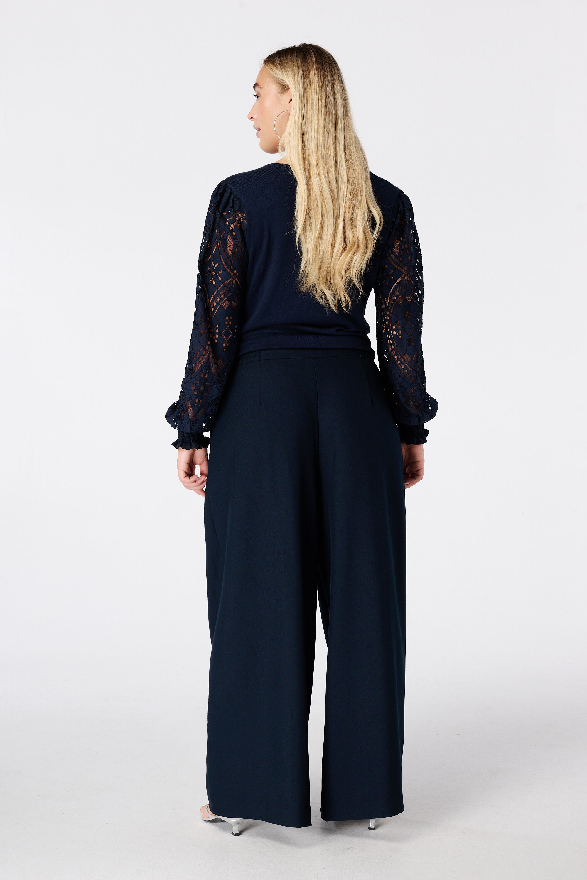 Wide Leg Stoffhose mit Falten image number 3