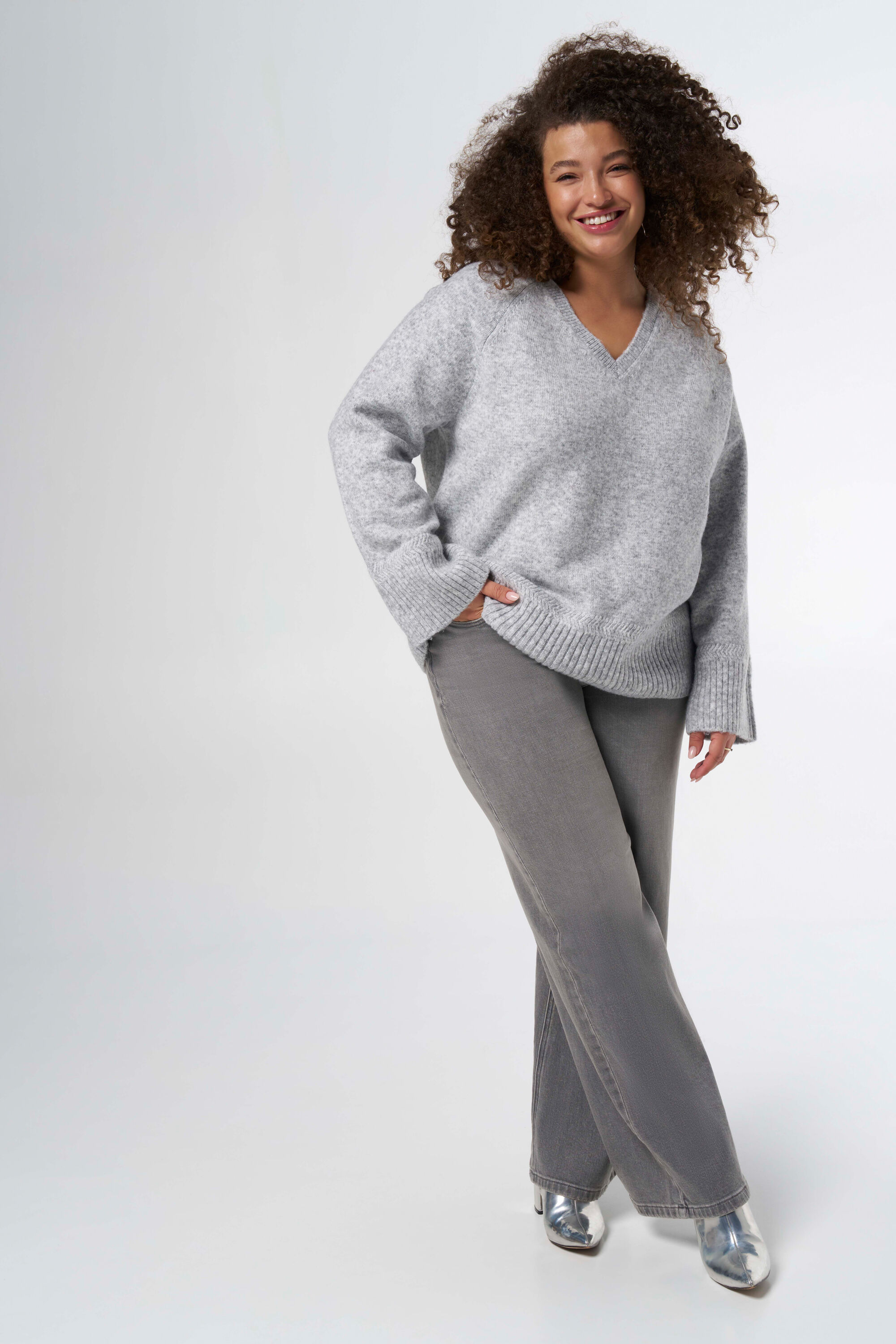 Strickpullover mit V-Ausschnitt image number 5