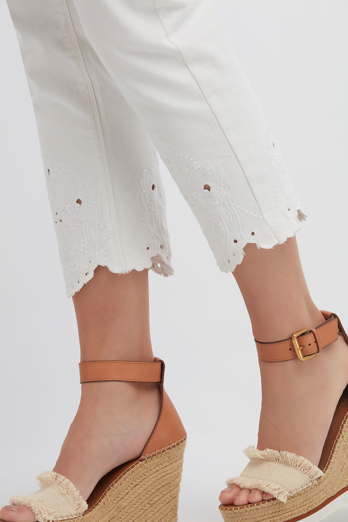 Hose in Dreiviertell&auml;nge mit Stickerei image number 3