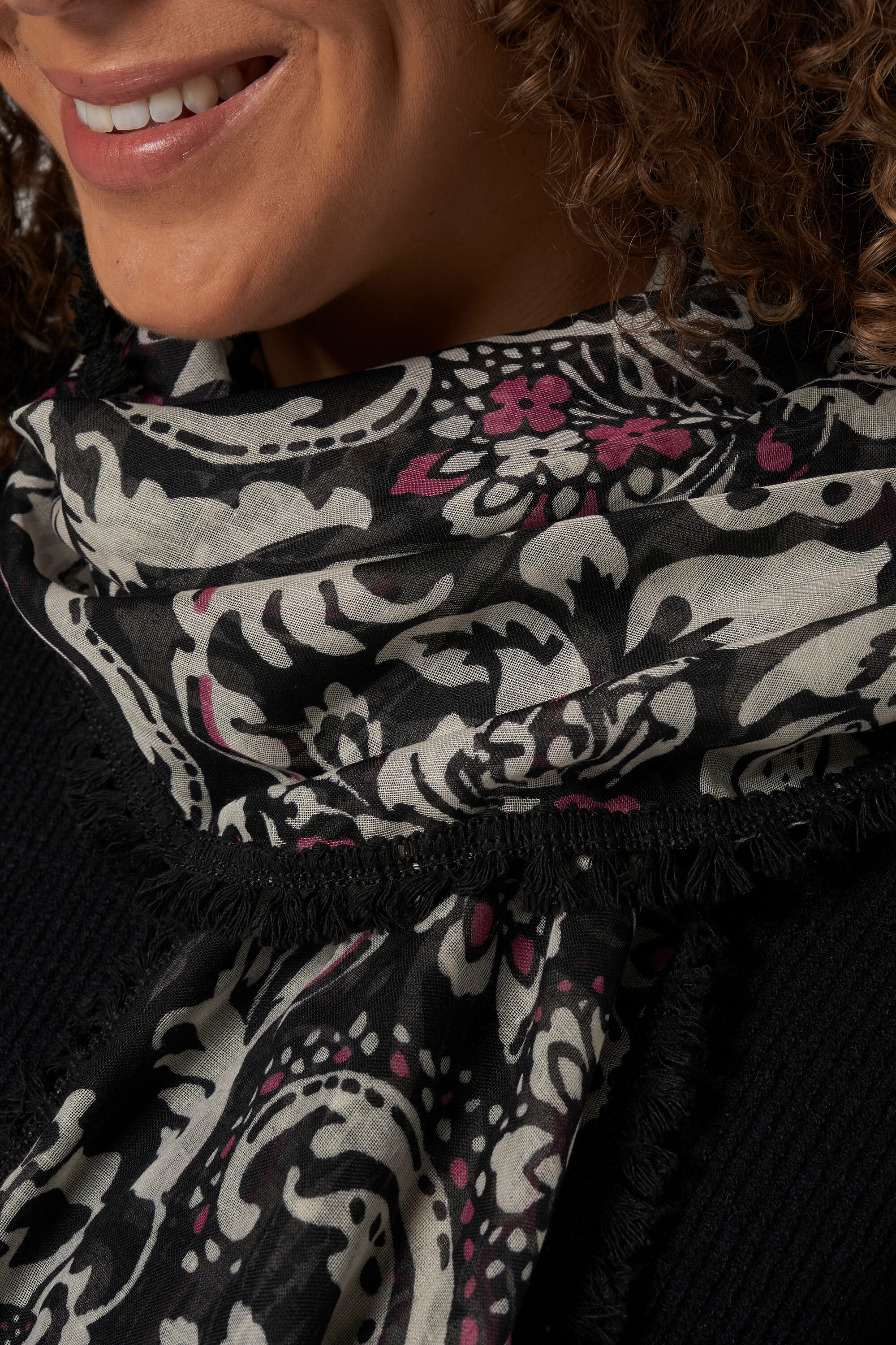 Bedrucktes Halstuch image number 2