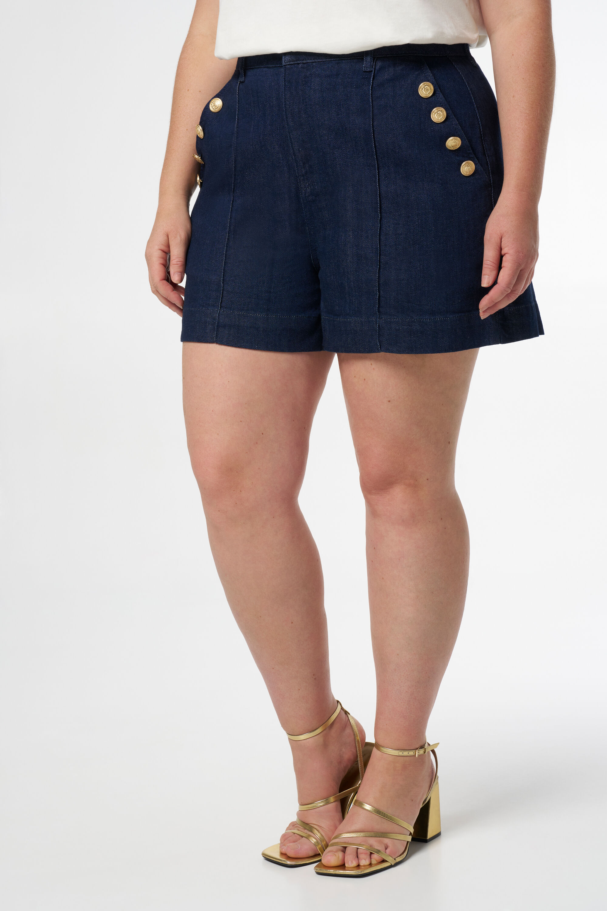 Shorts mit goldenen Kn&ouml;pfen image number 5