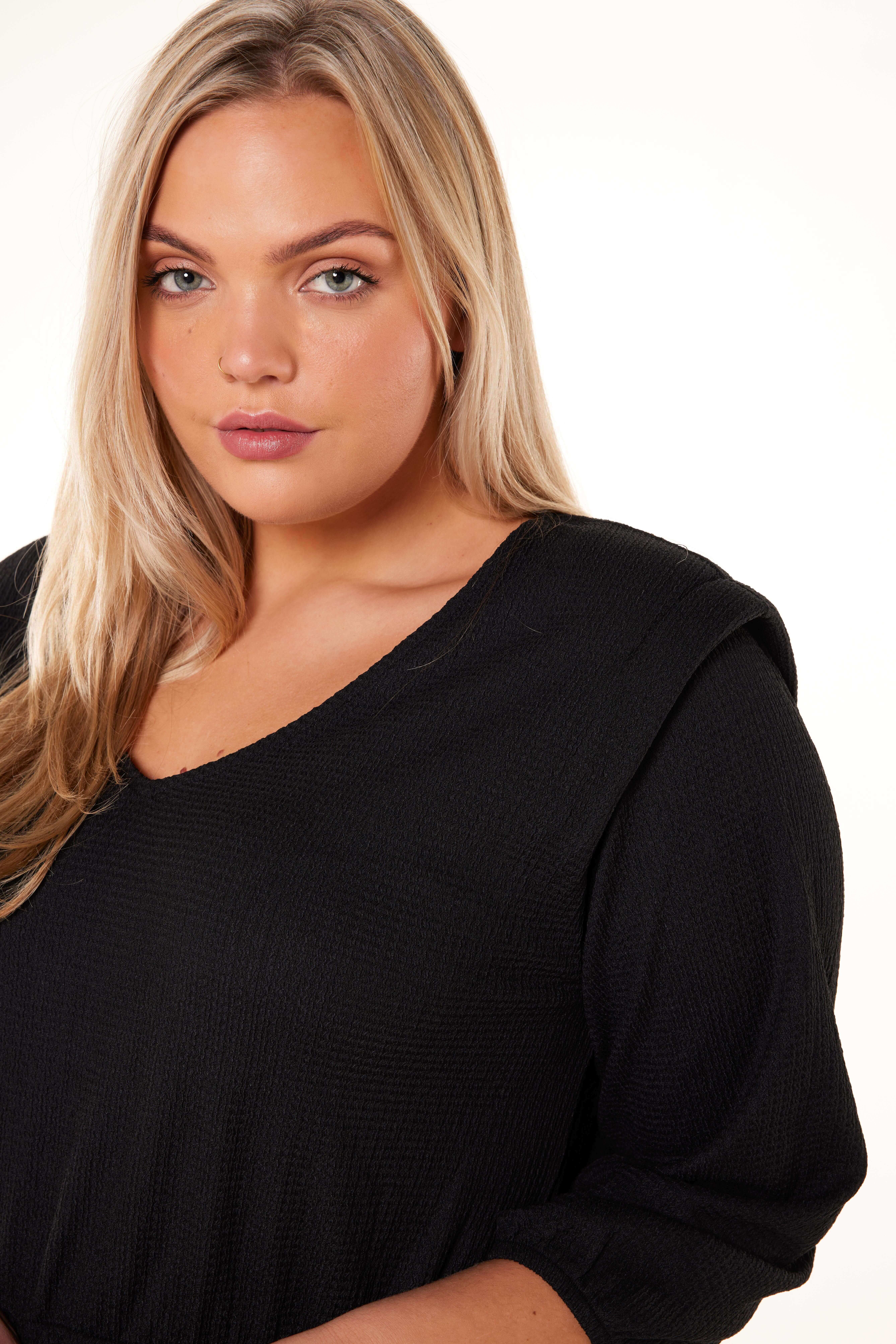 Kleid mit Schulterpolster image number 4