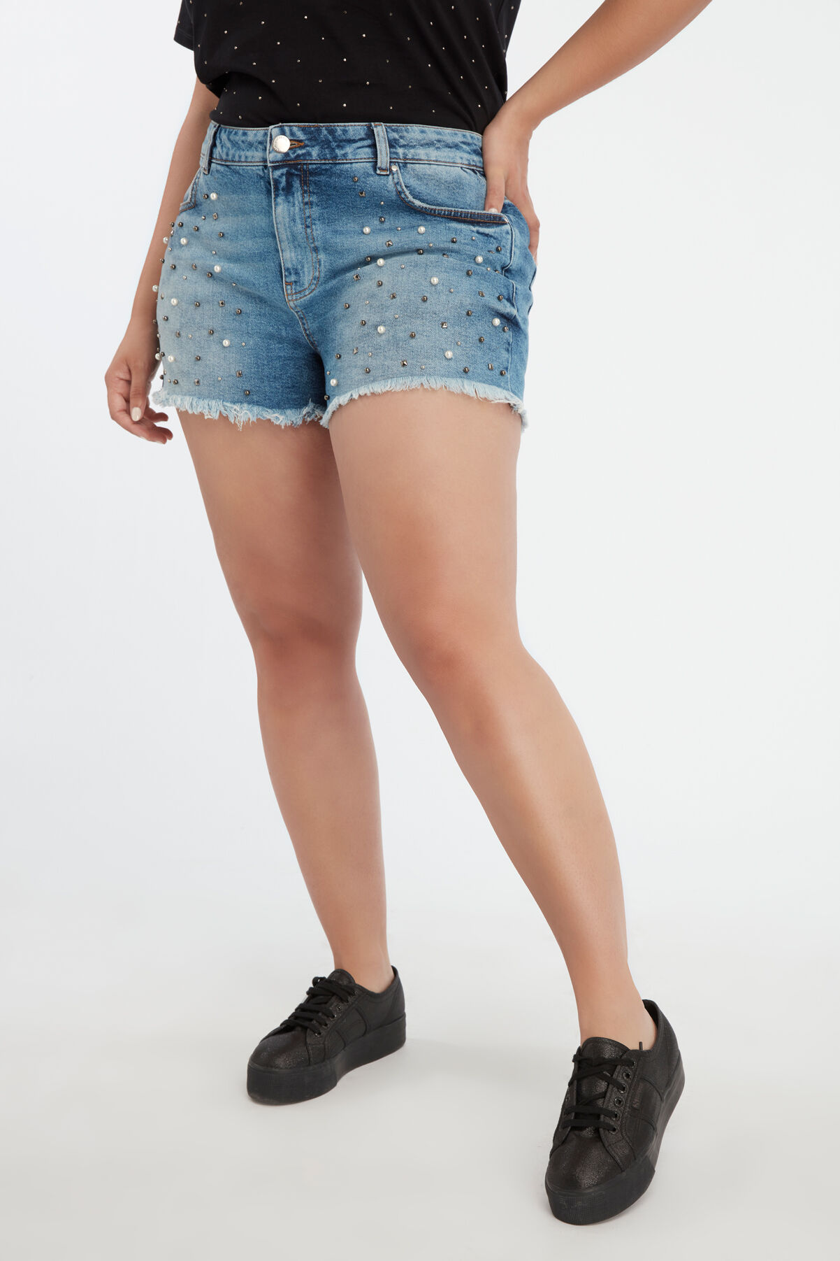 Jeans-Shorts mit Ziernieten image number 3