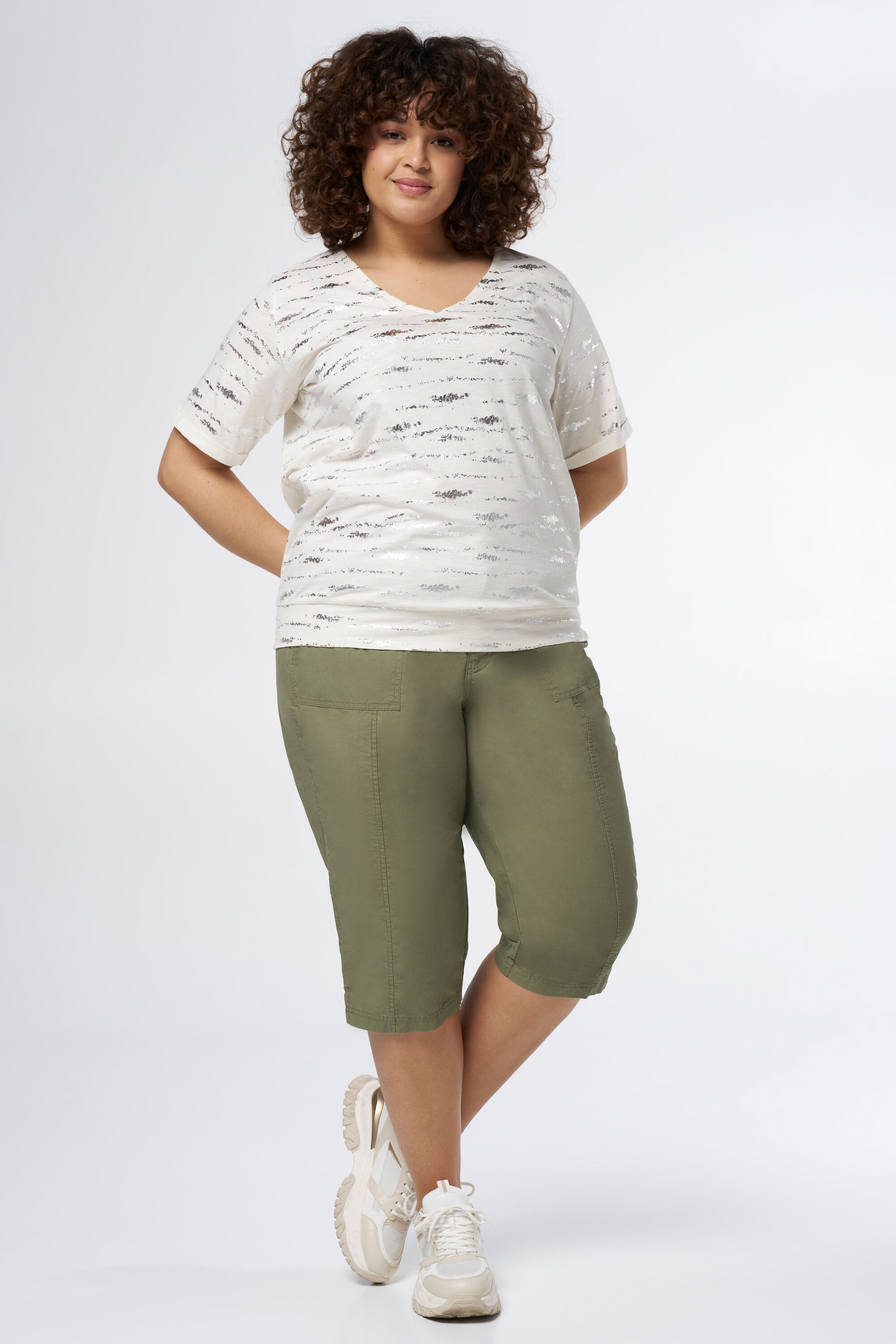 T-Shirt mit Metallic-Verzierungen image number 5