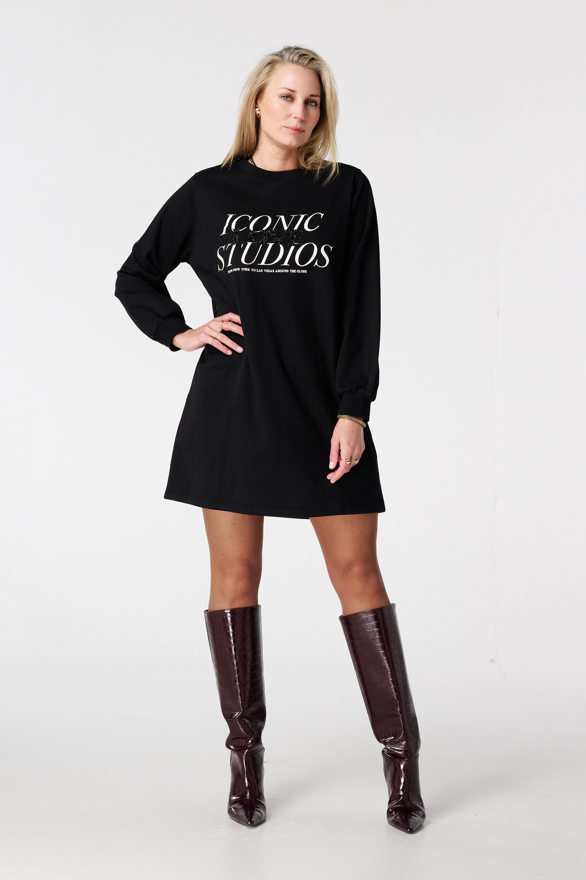 Sweaterkleid mit Glitzertext-Verzierung