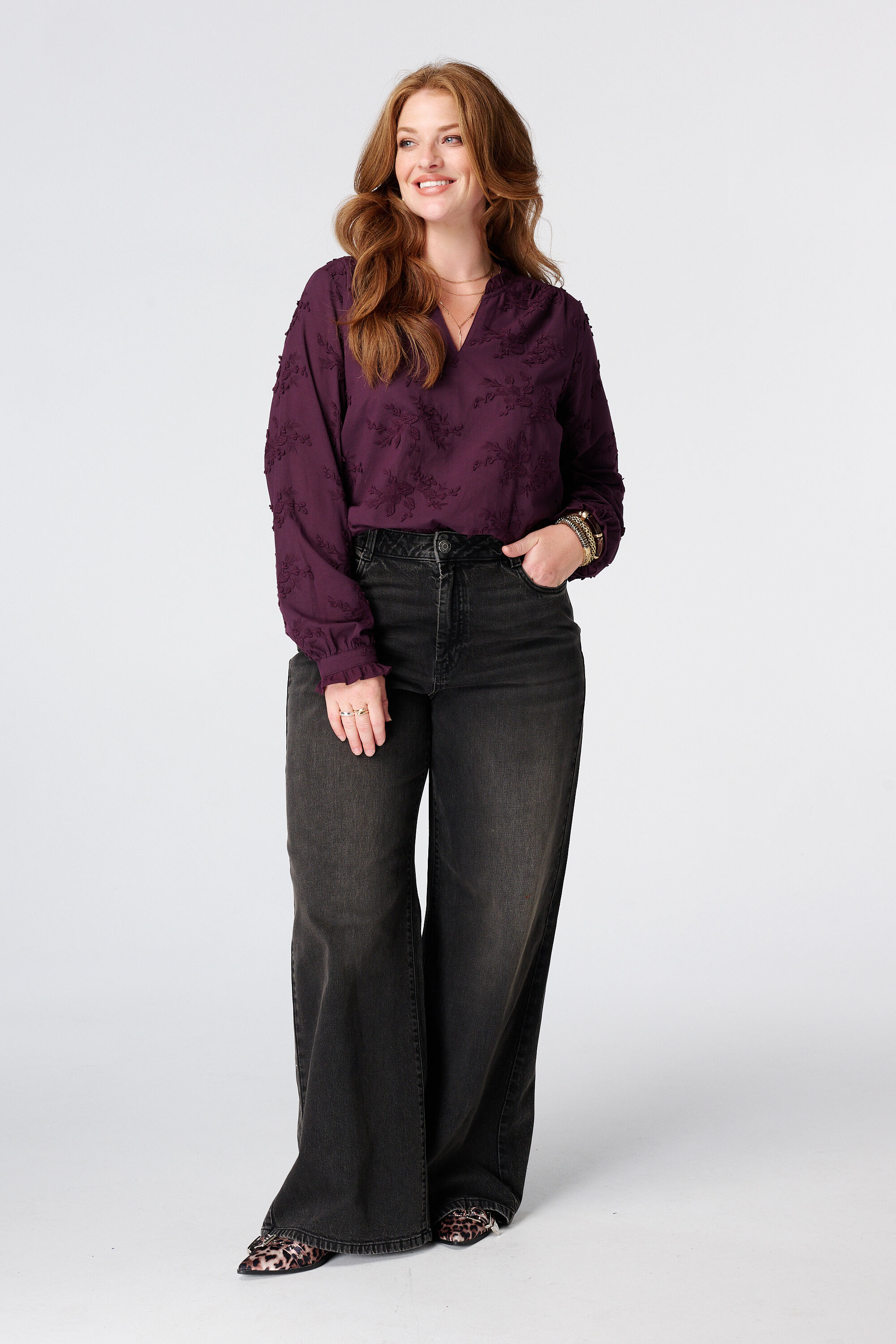 Bluse mit Stickerei image number 5