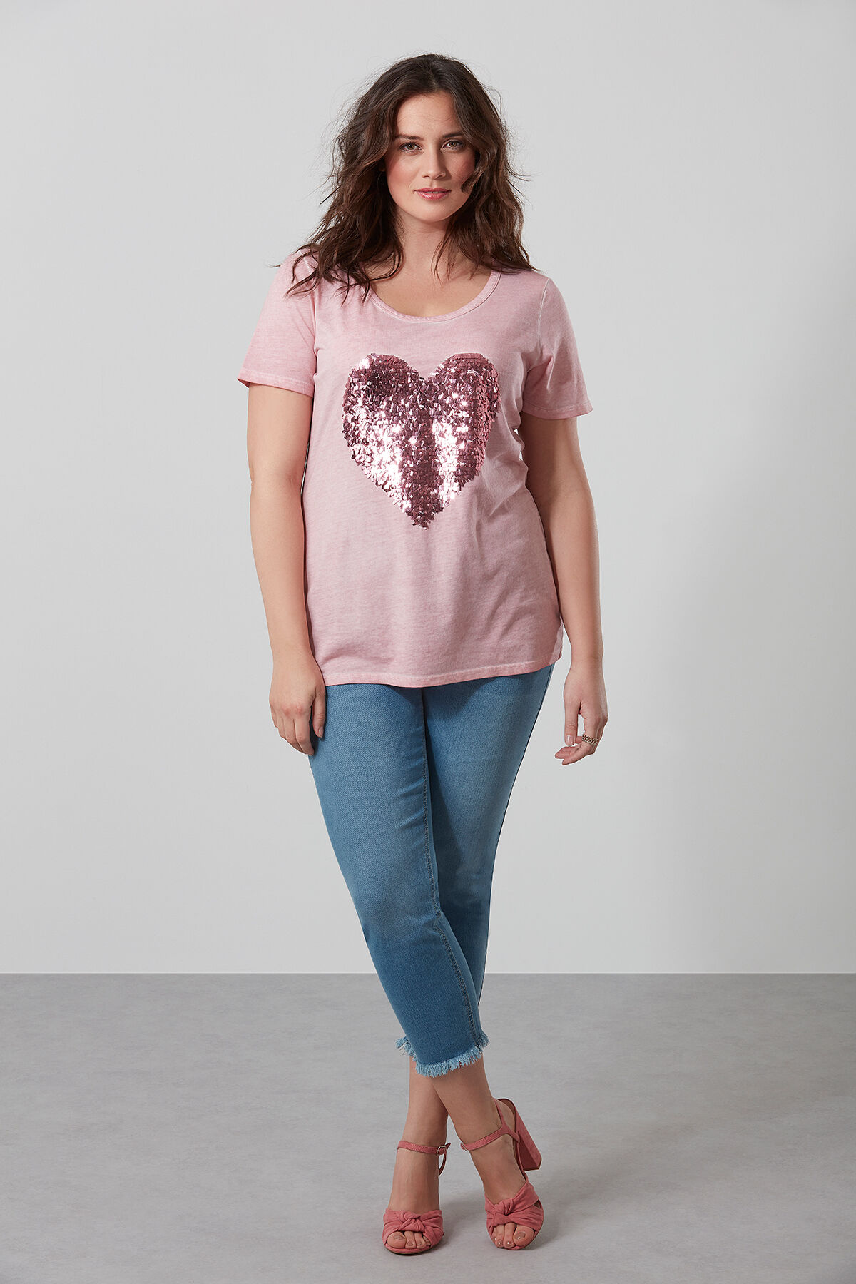 T-Shirt mit Pailletten image number 3