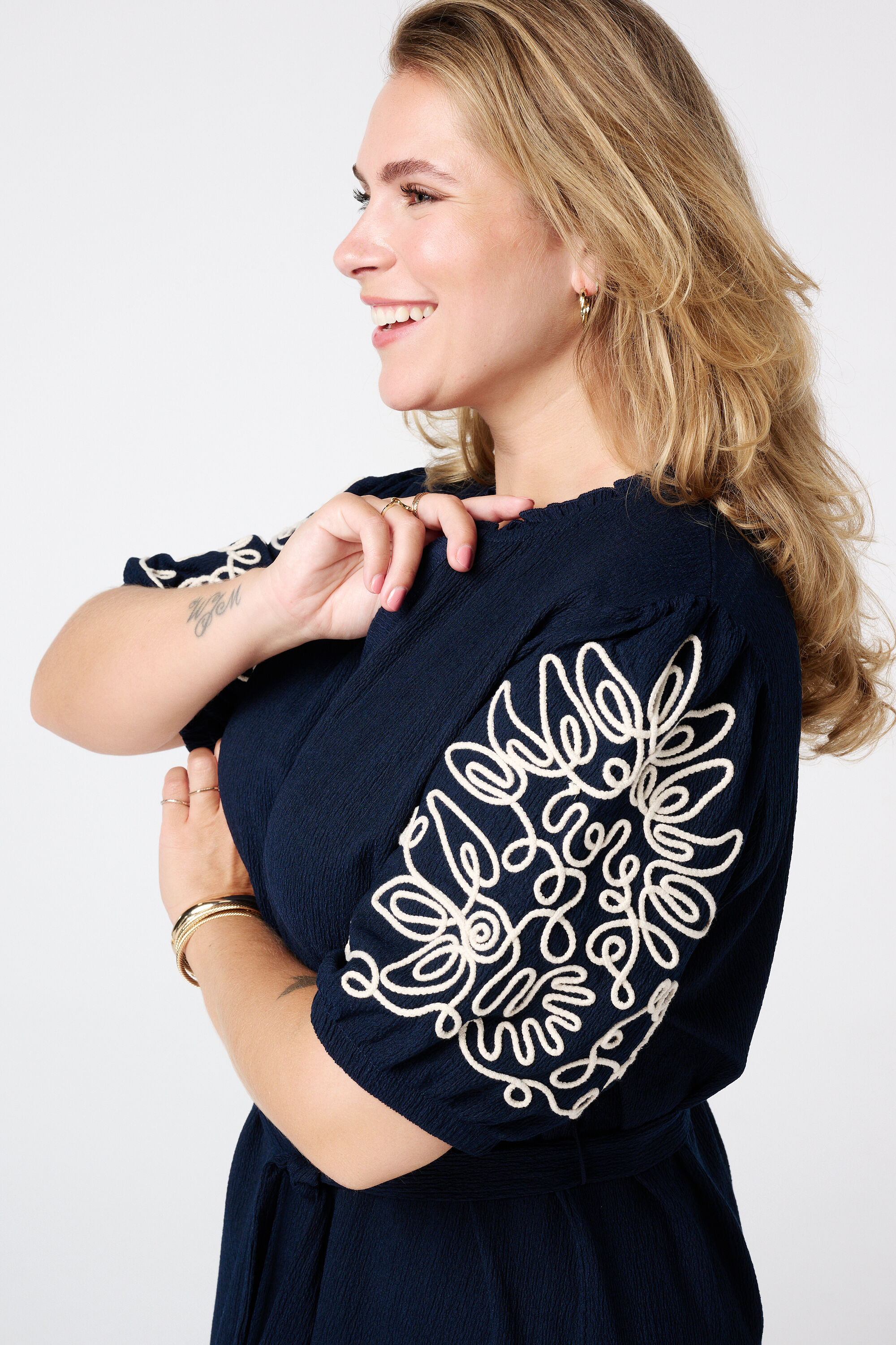 Kleid mit Verzierungen an den &Auml;rmeln  image number 4