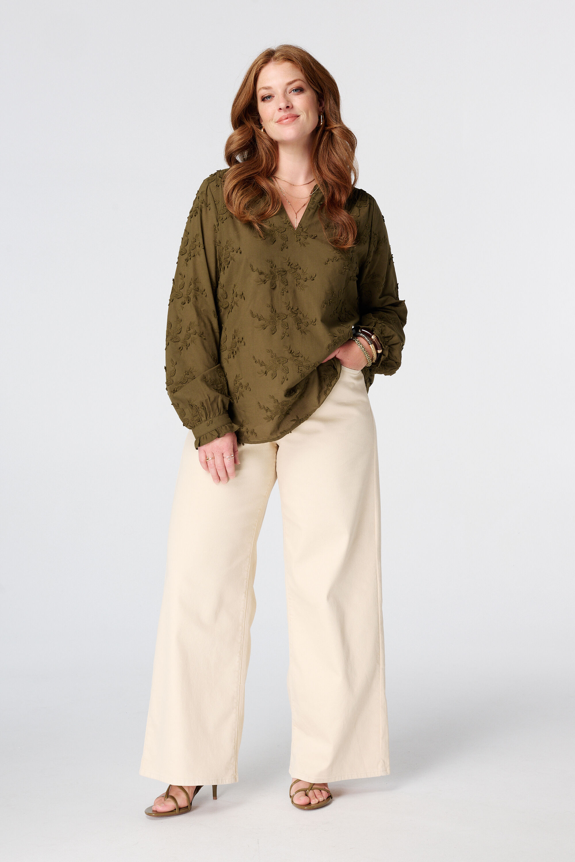 Bluse mit Stickerei image number 5