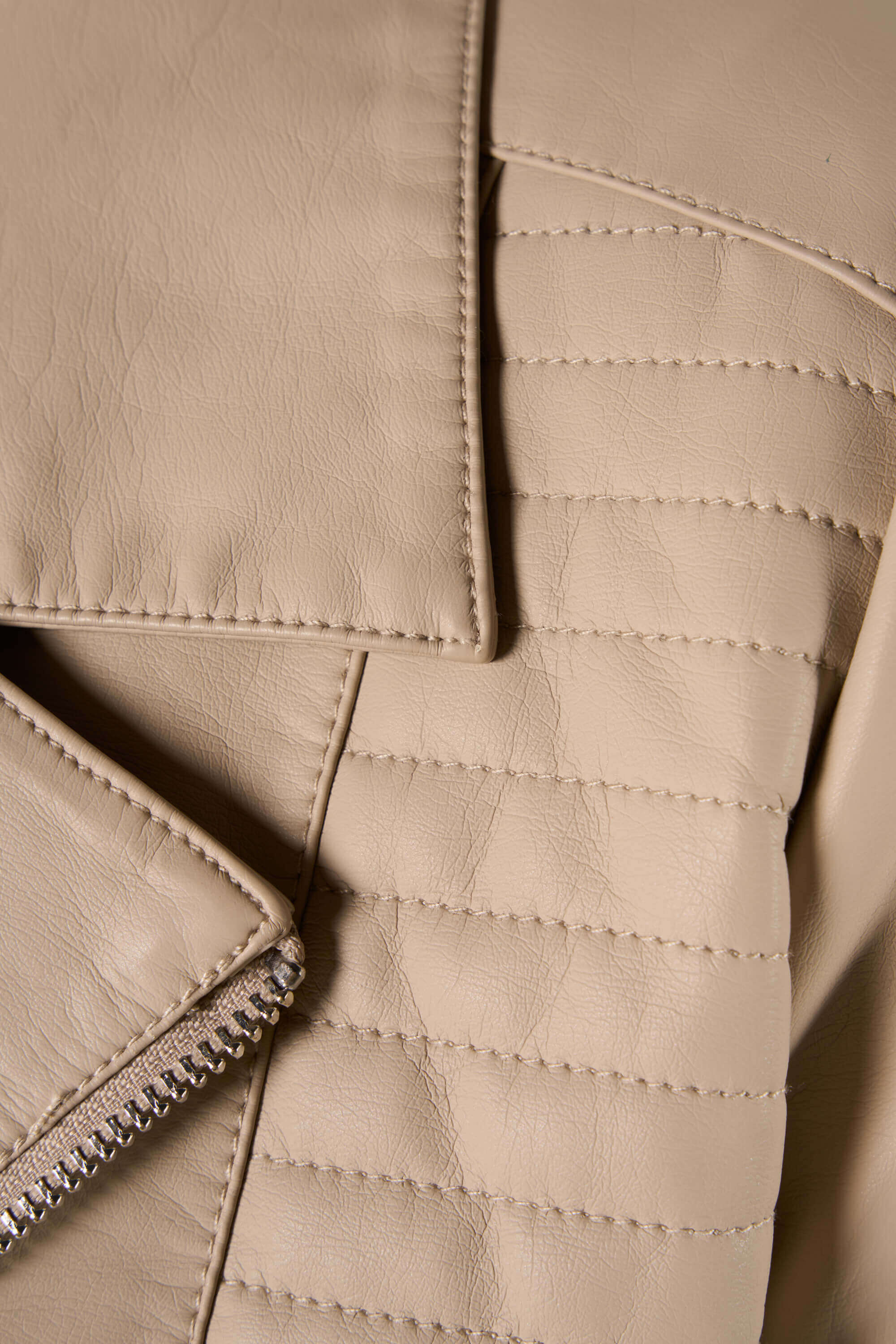 Schwarze Kunstleder-Jacke  image number 4