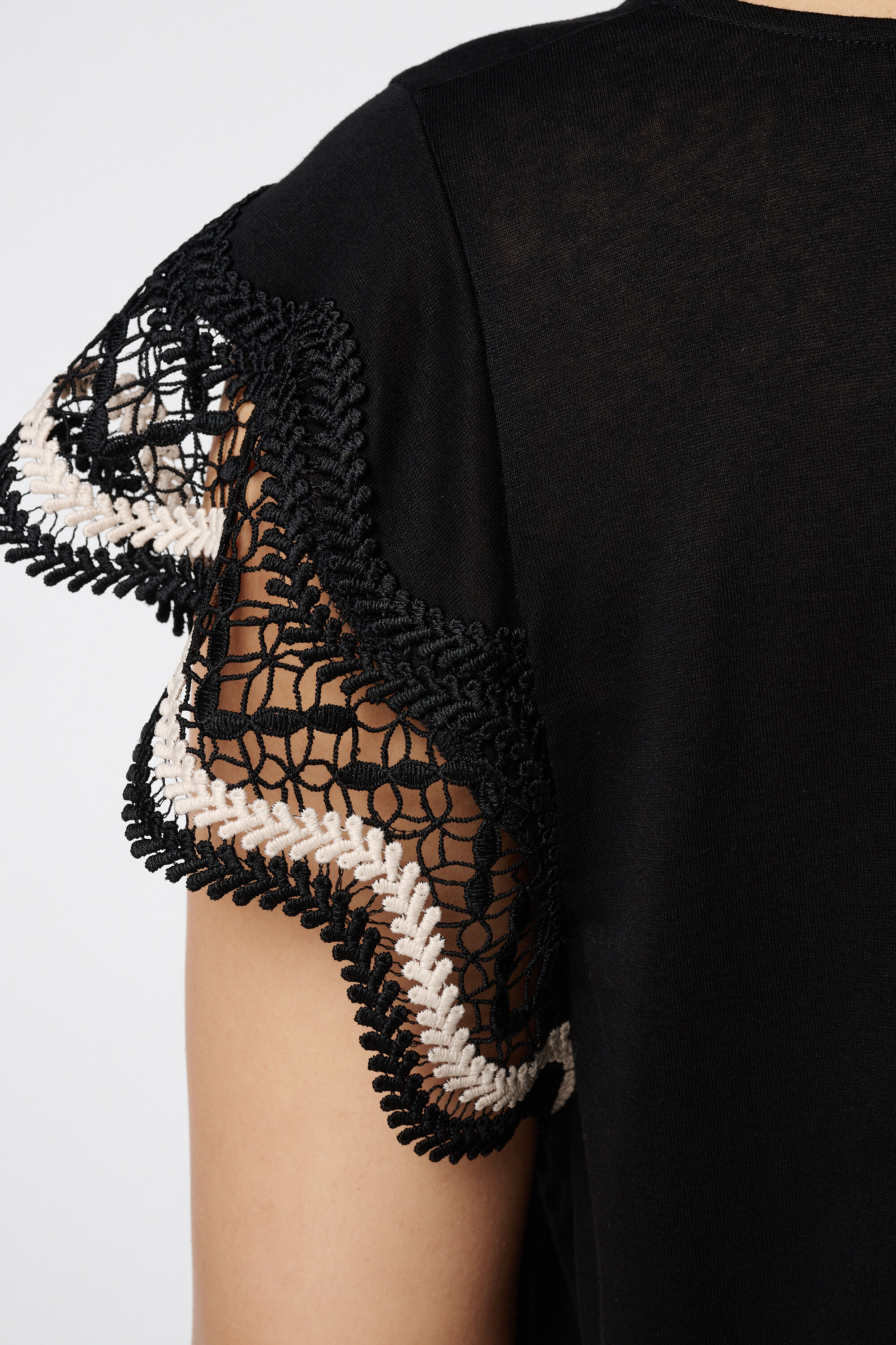 T-Shirt mit H&auml;keldetail  image number 6