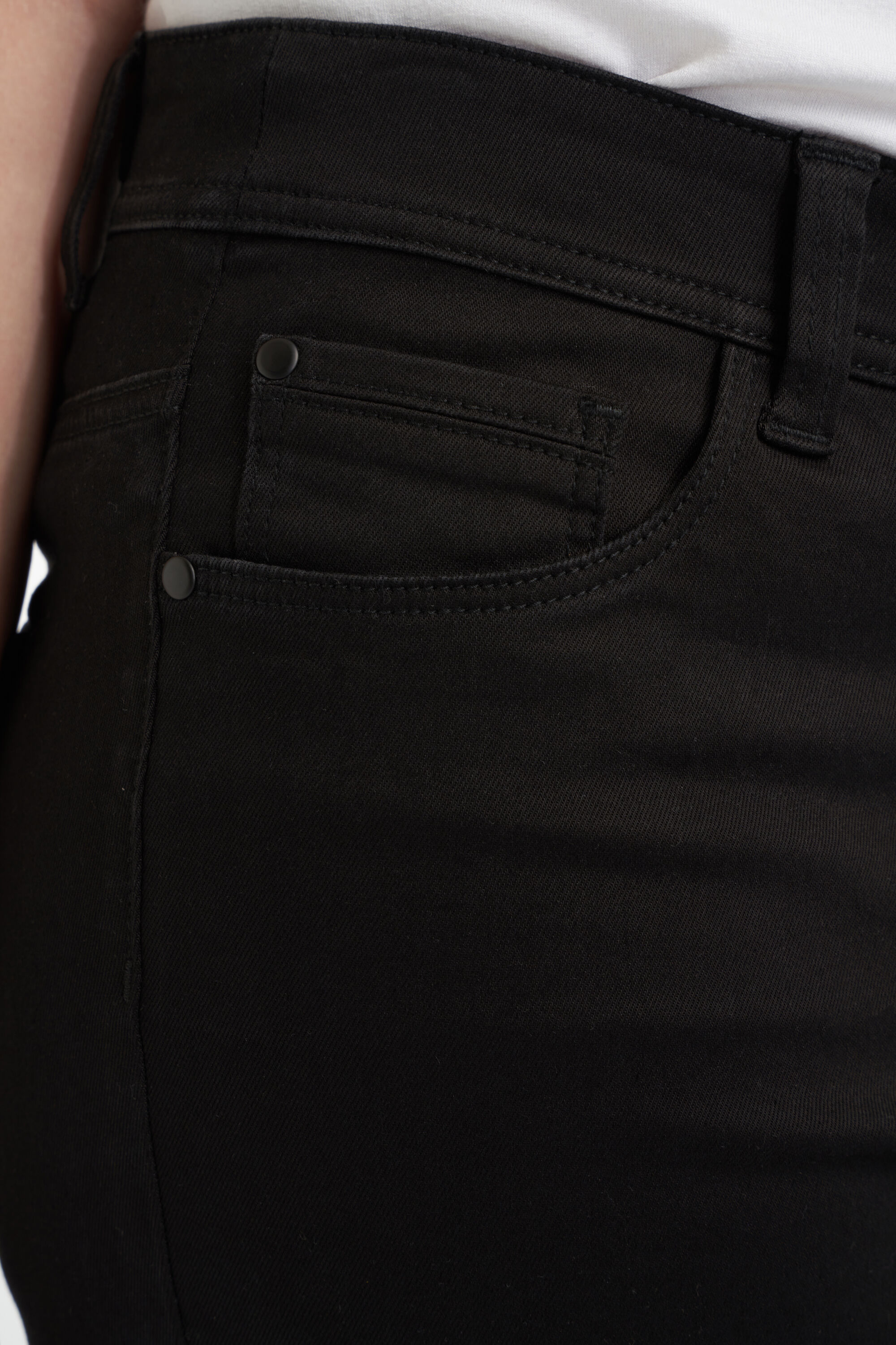 Skinny-Leg Jeans SHAPES image number 6